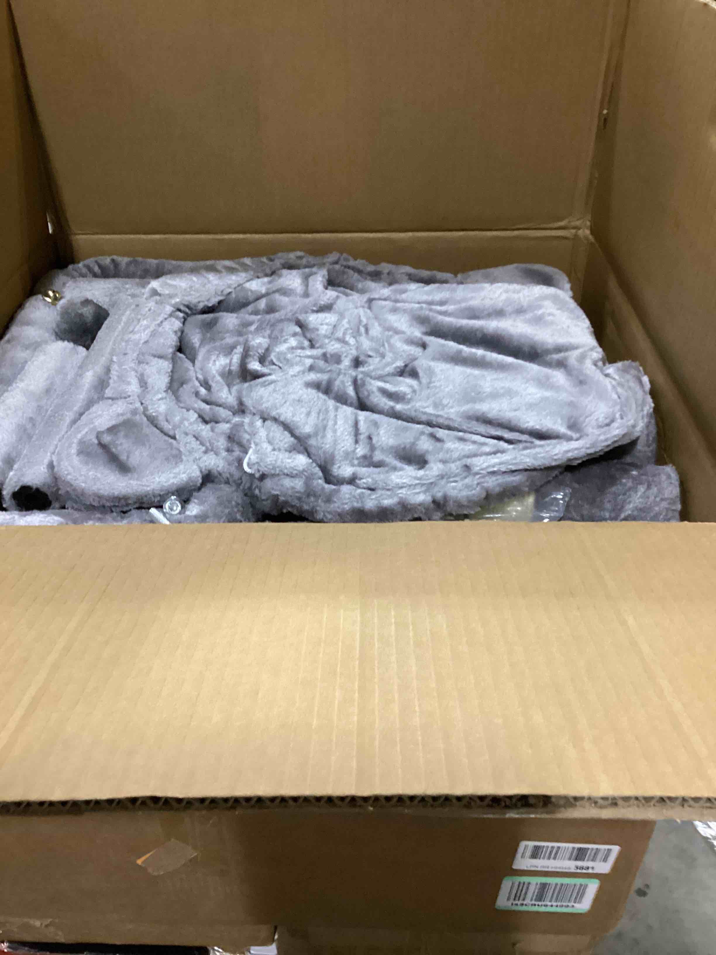 https://s3.amazonaws.com/lotting-images-prod/bidfta/RED5752317_1715697231771.jpeg