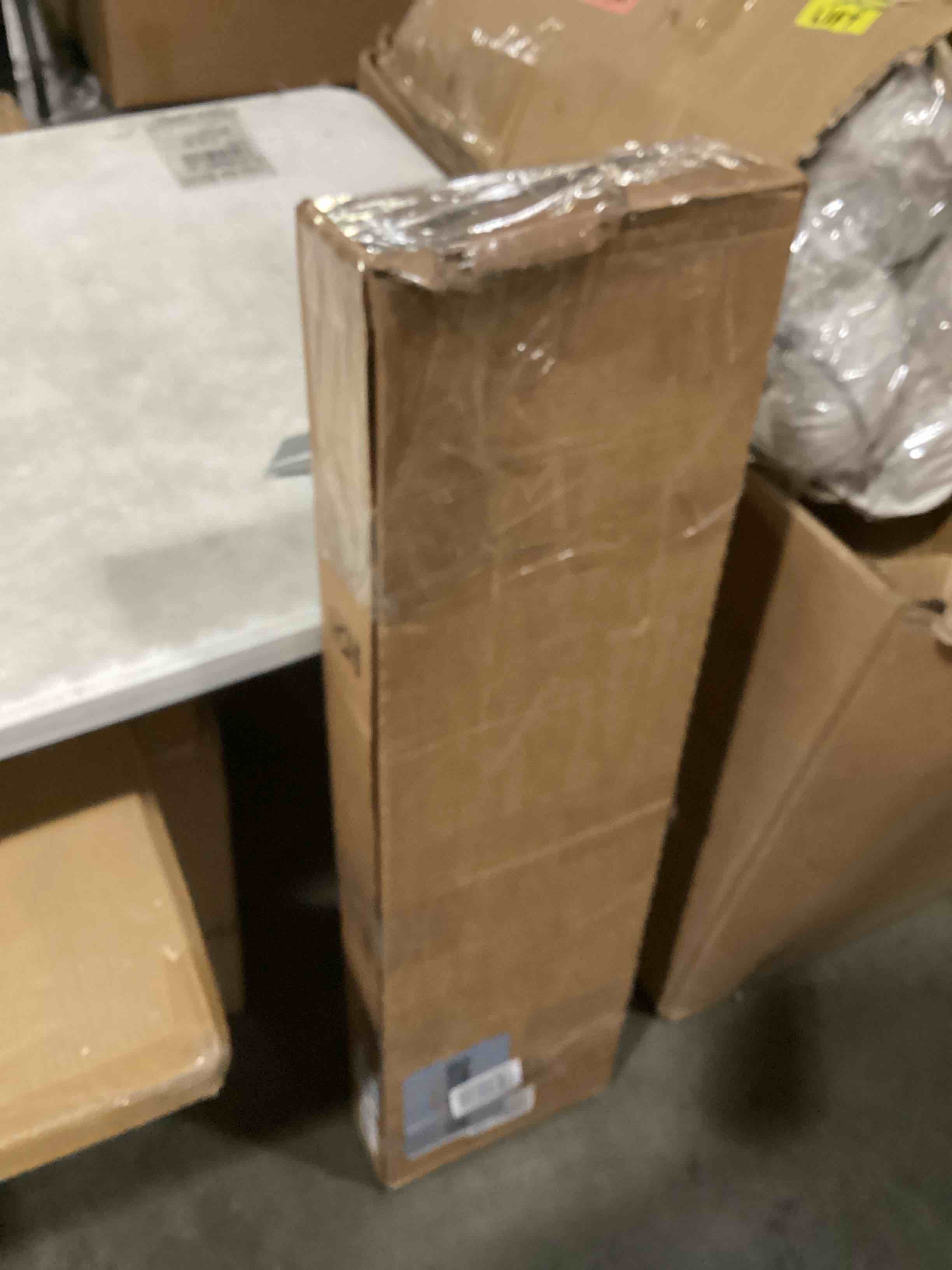 https://s3.amazonaws.com/lotting-images-prod/bidfta/RED5752423_1715776730600.jpeg
