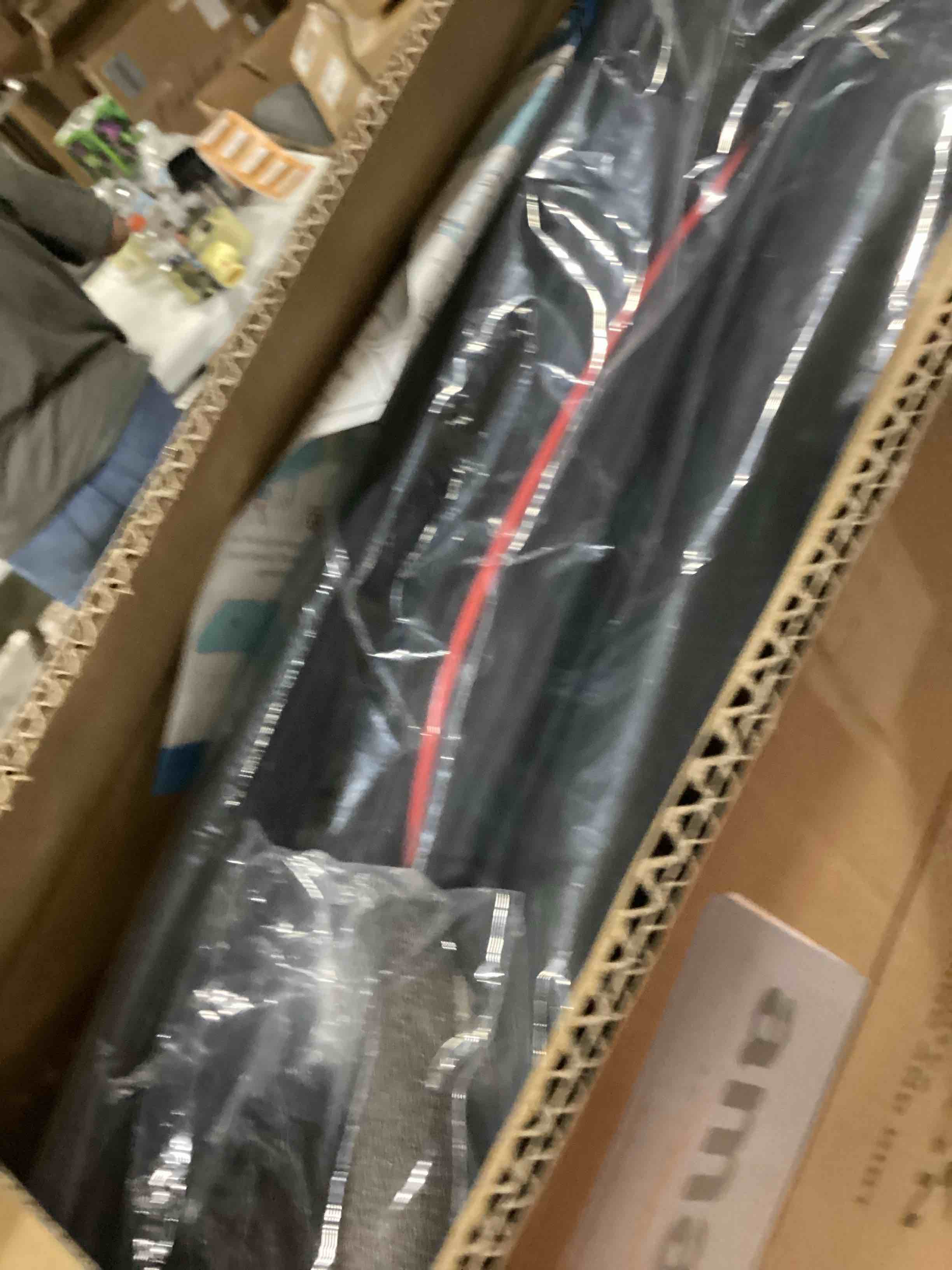 https://s3.amazonaws.com/lotting-images-prod/bidfta/RED5752680_1715952307436.jpeg