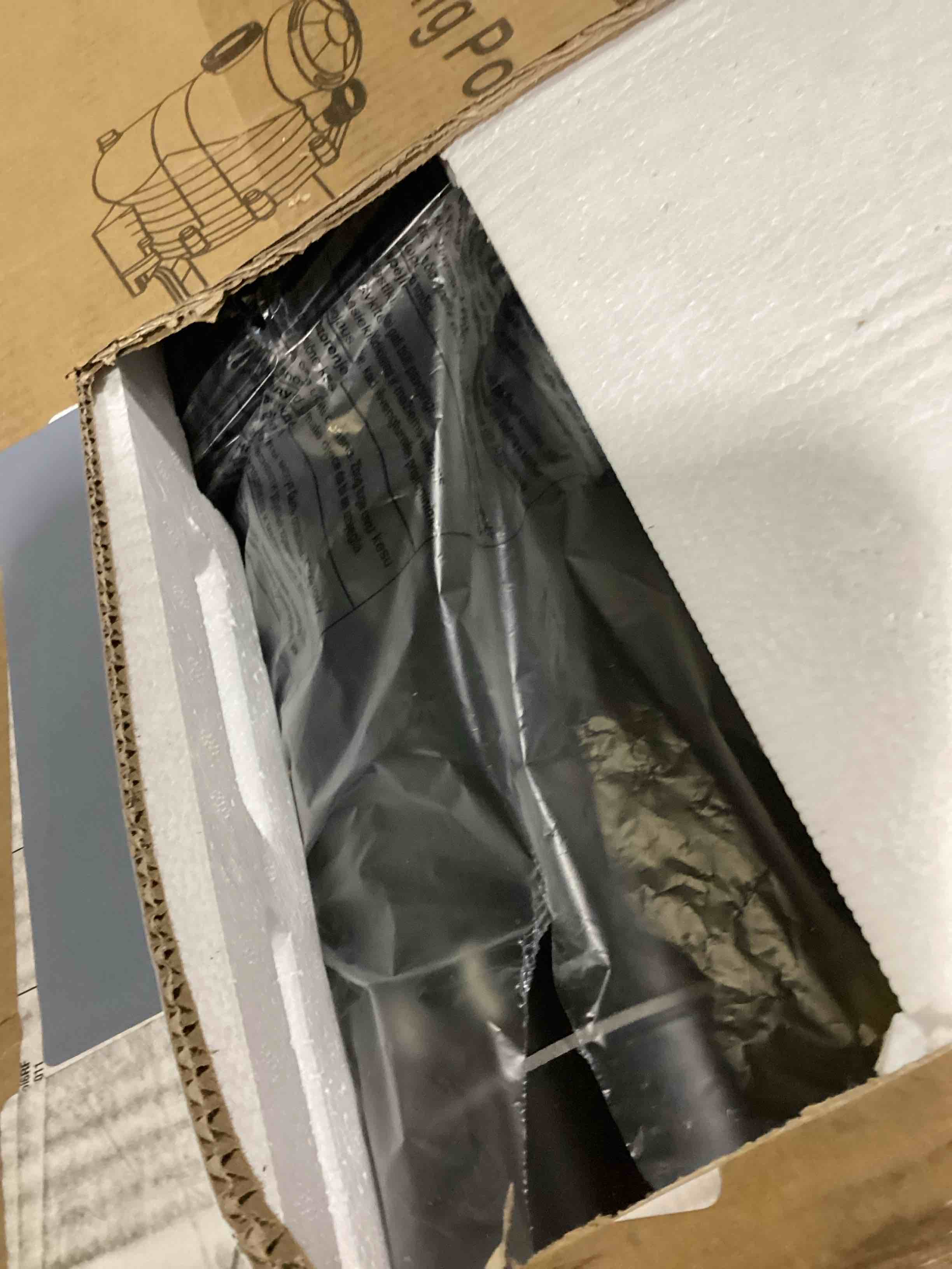 https://s3.amazonaws.com/lotting-images-prod/bidfta/RED5752688_1715957227912.jpeg