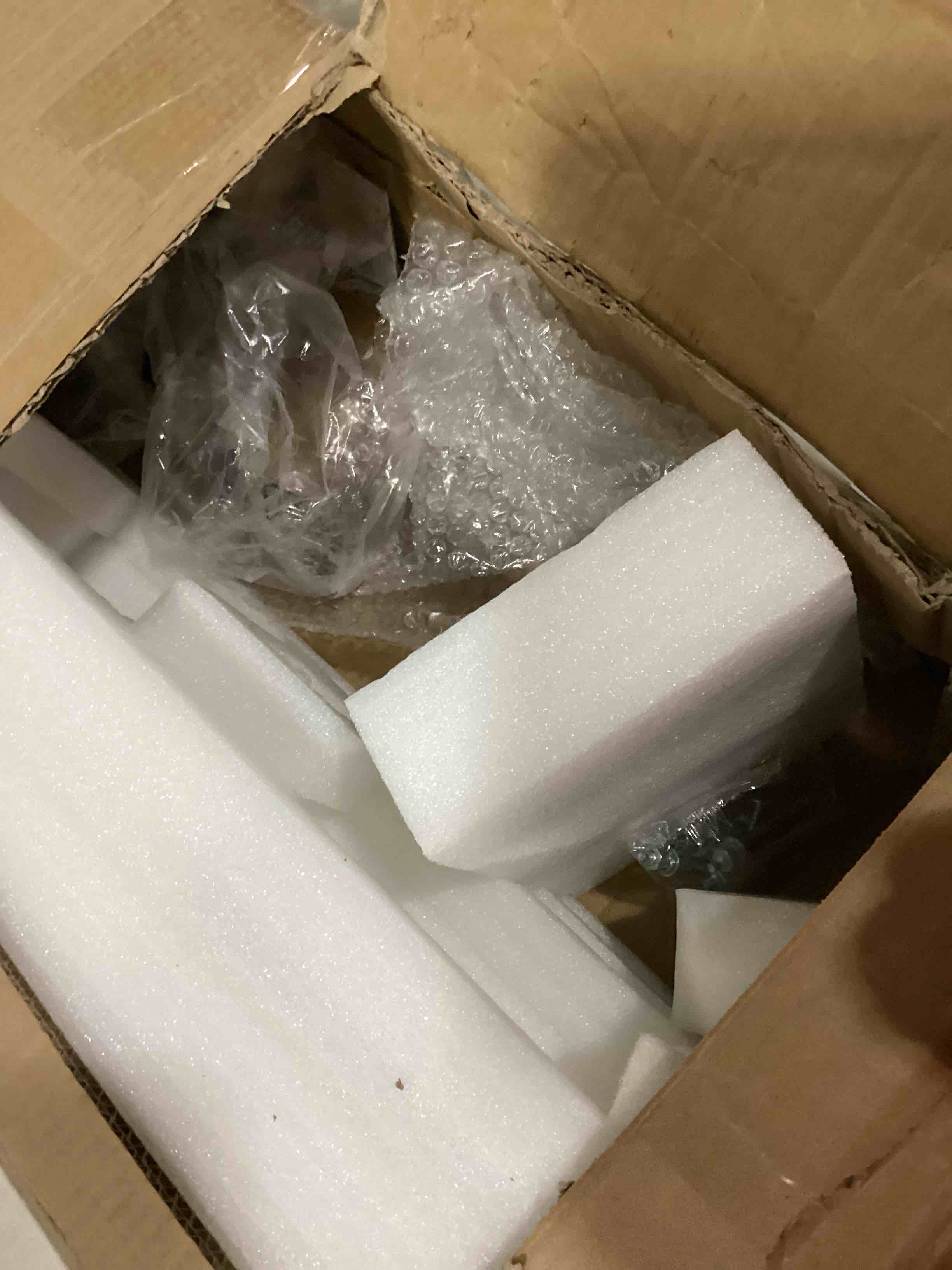 https://s3.amazonaws.com/lotting-images-prod/bidfta/RED5752718_1715960734739.jpeg