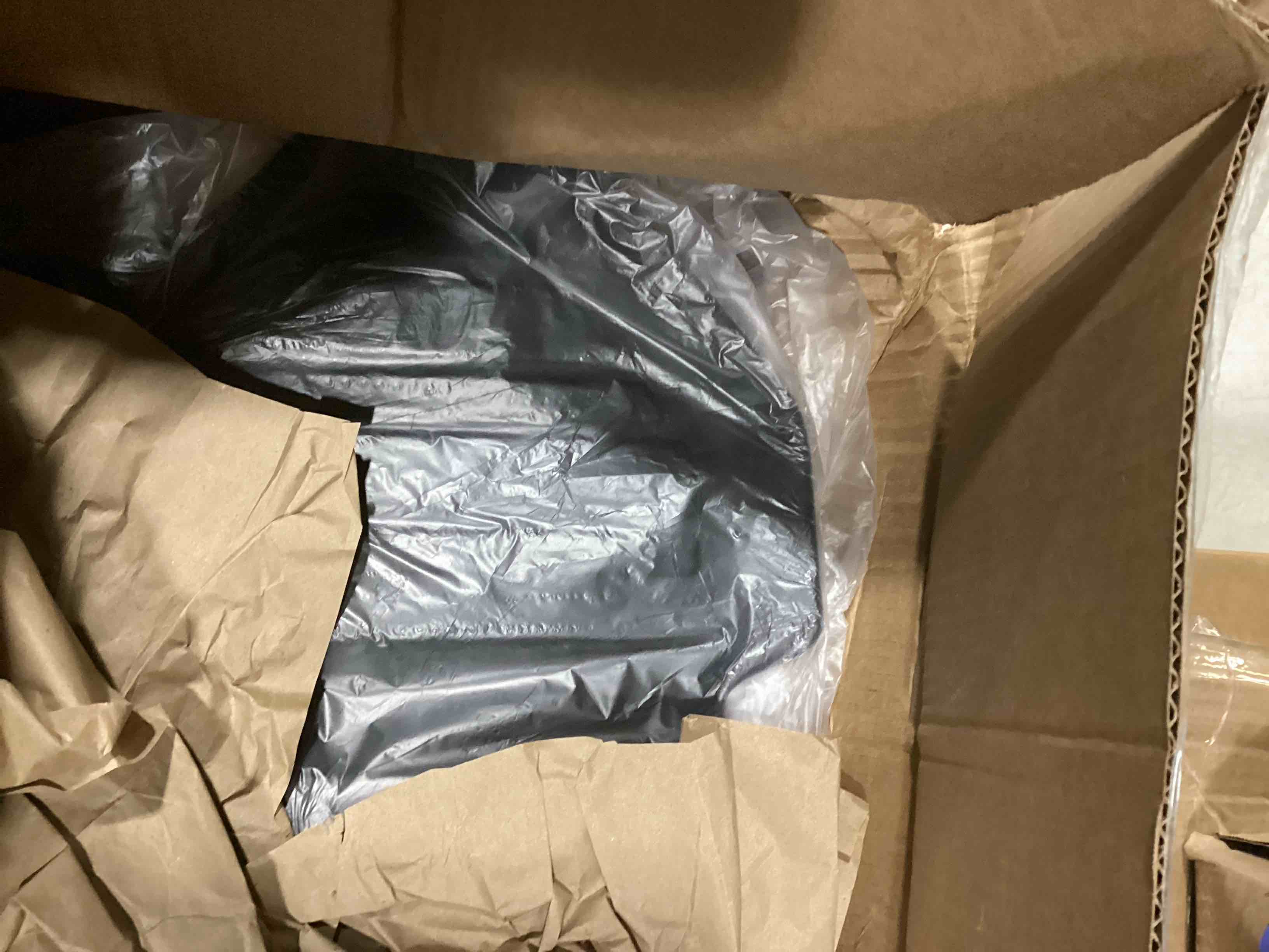 https://s3.amazonaws.com/lotting-images-prod/bidfta/RED5752842_1716052225056.jpeg
