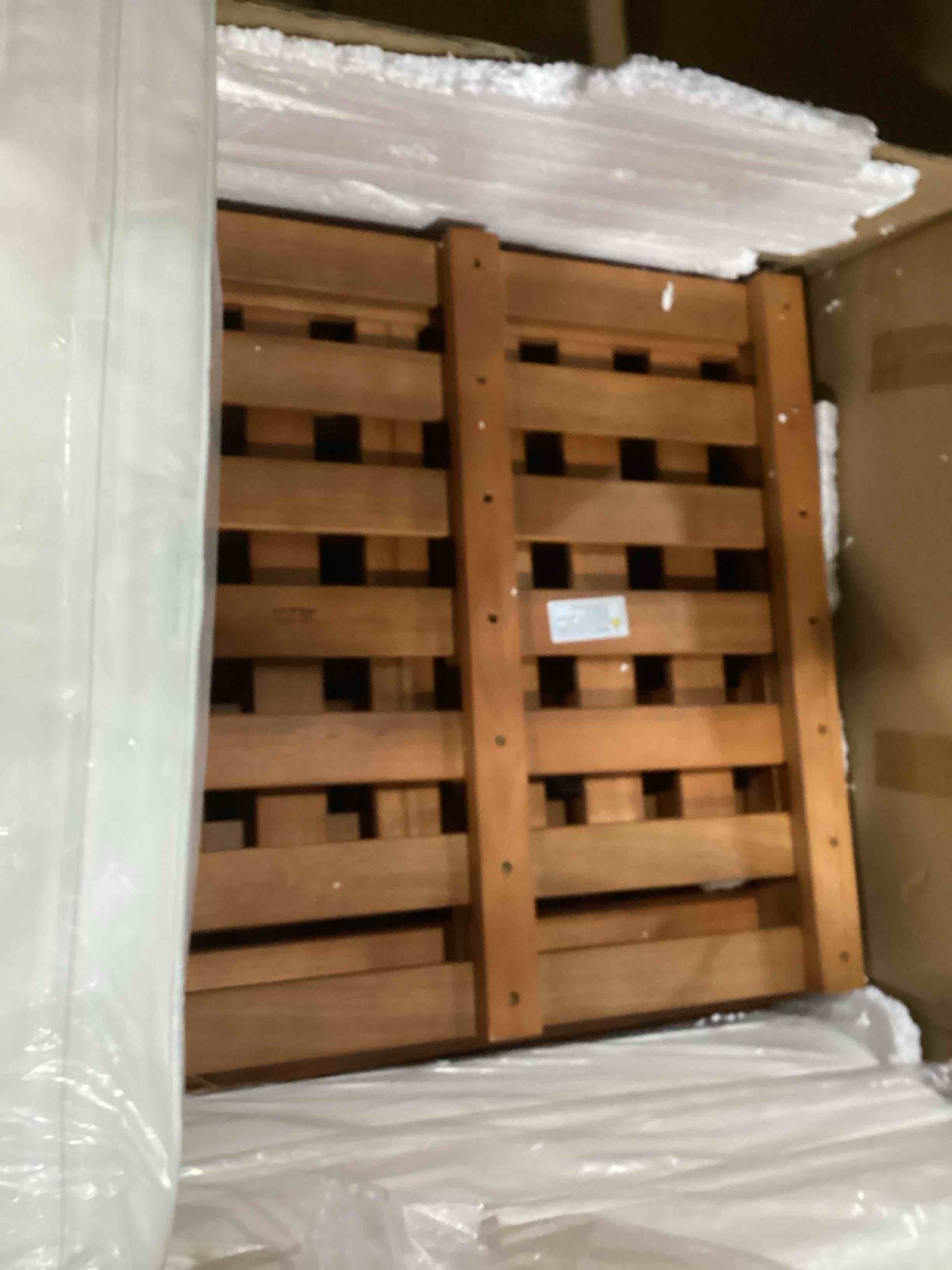 https://s3.amazonaws.com/lotting-images-prod/bidfta/RED5753111_1715685736908.jpeg
