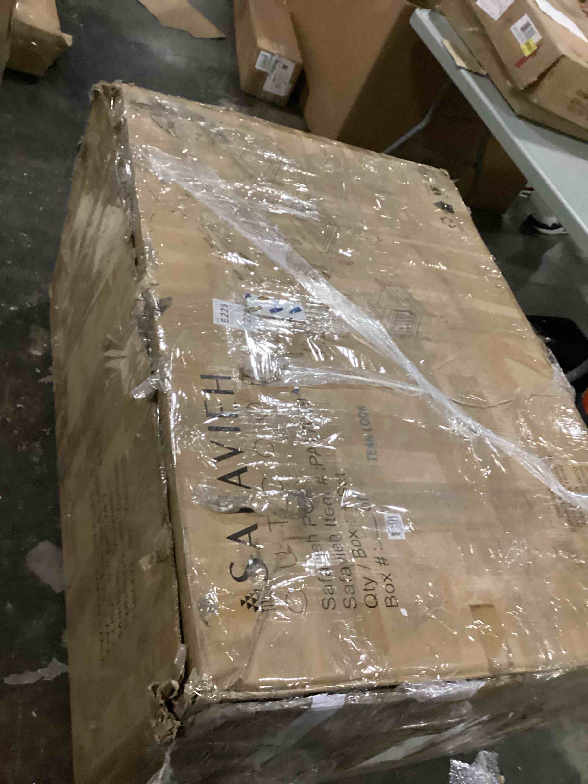 https://s3.amazonaws.com/lotting-images-prod/bidfta/RED5753111_1715686104369.jpeg