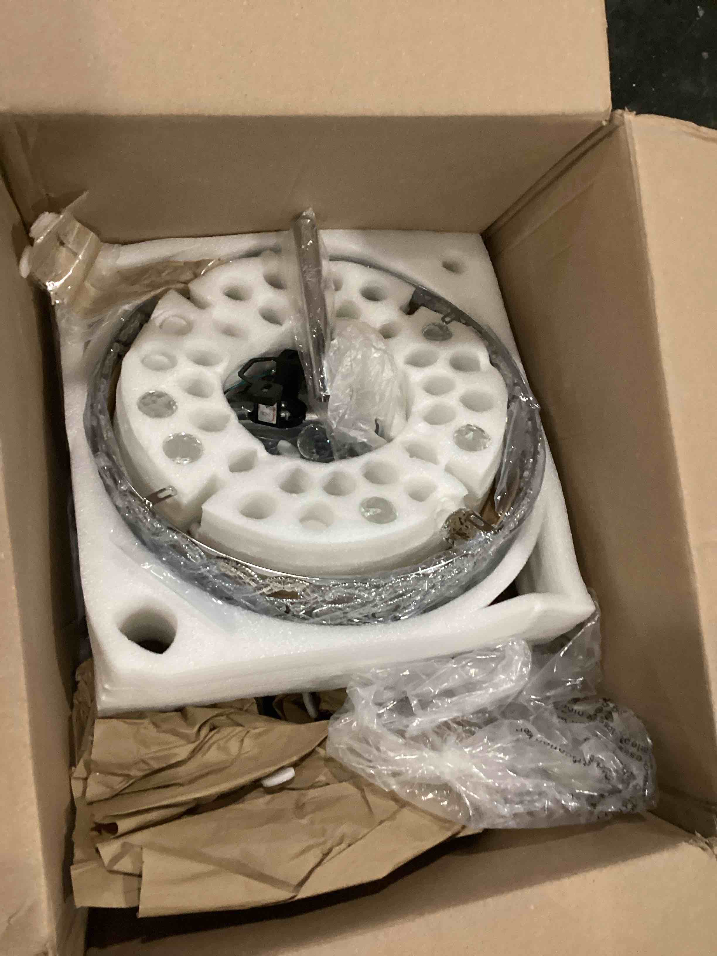 https://s3.amazonaws.com/lotting-images-prod/bidfta/RED5753148_1715701983243.jpeg