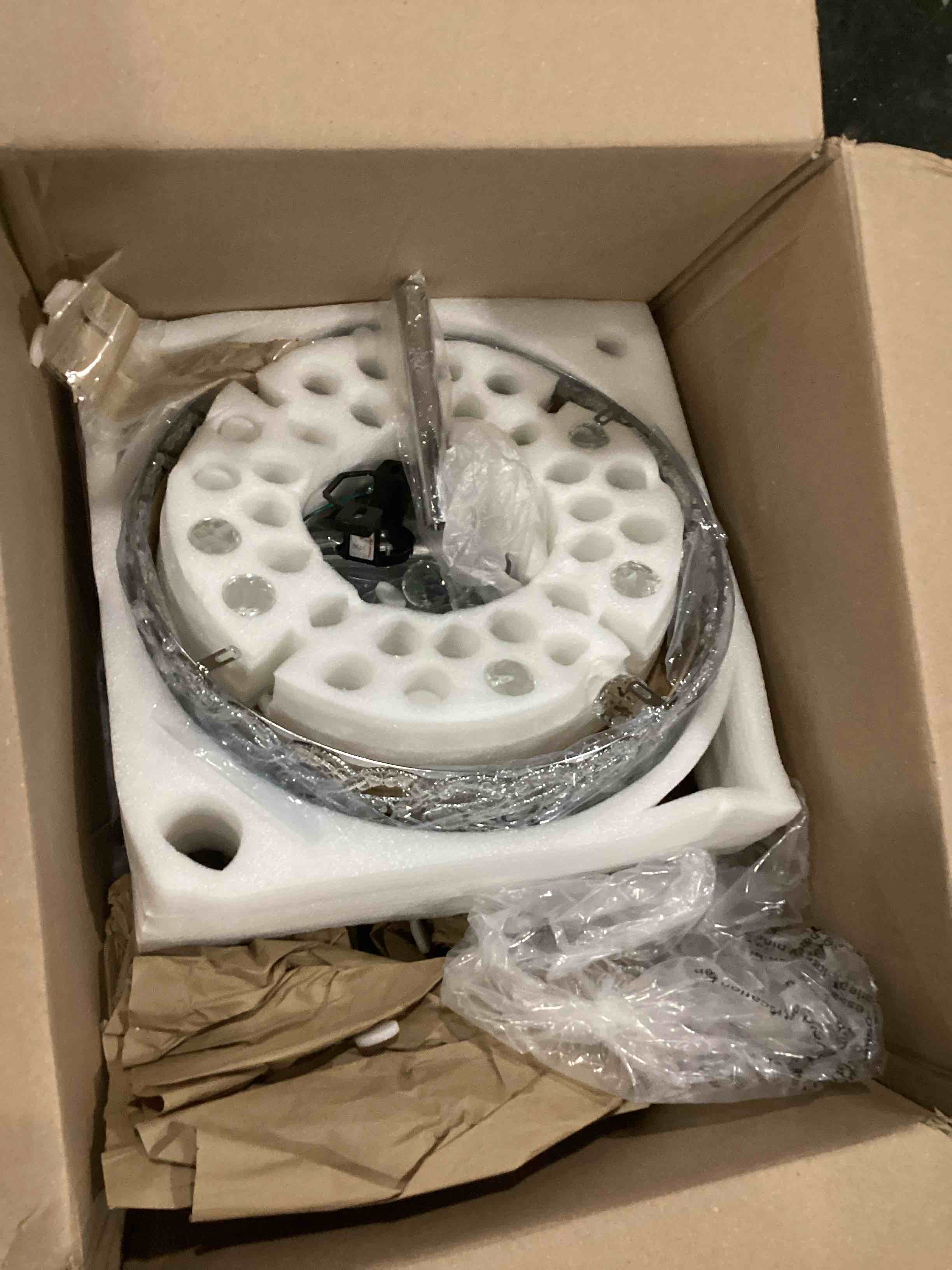 https://s3.amazonaws.com/lotting-images-prod/bidfta/RED5753148_1715701984013.jpeg