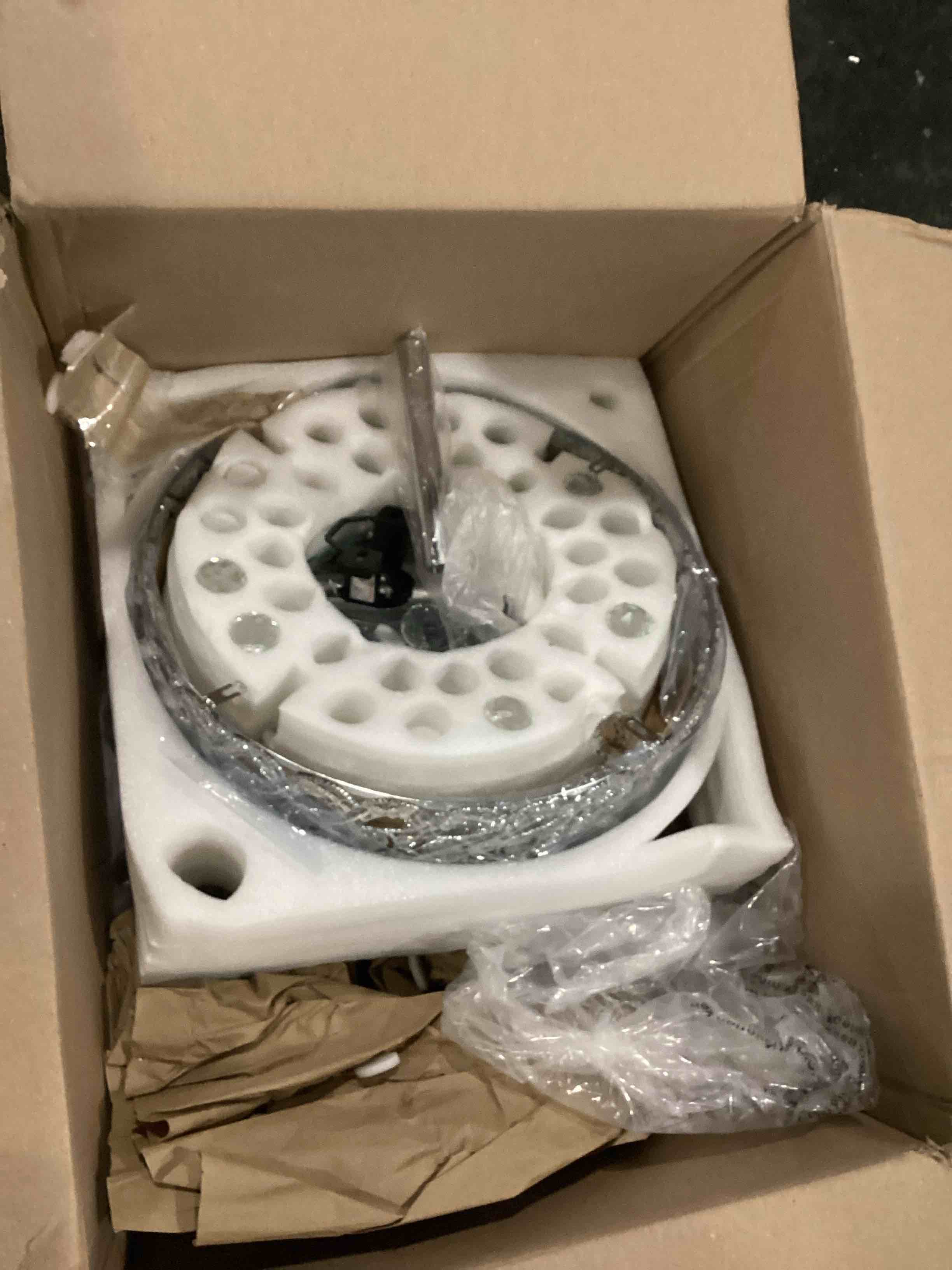 https://s3.amazonaws.com/lotting-images-prod/bidfta/RED5753148_1715701986605.jpeg