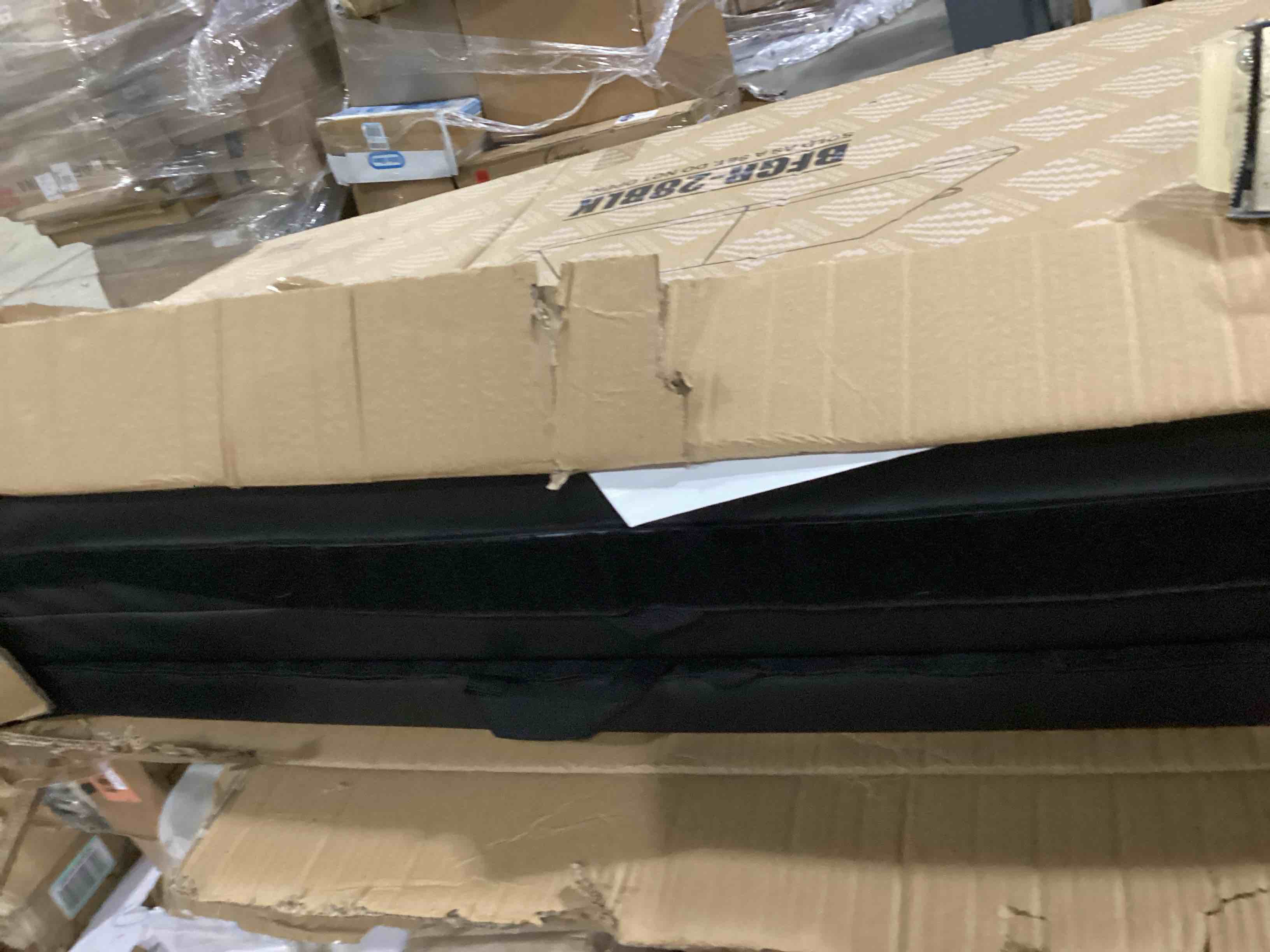 https://s3.amazonaws.com/lotting-images-prod/bidfta/RED5753178_1715712377053.jpeg