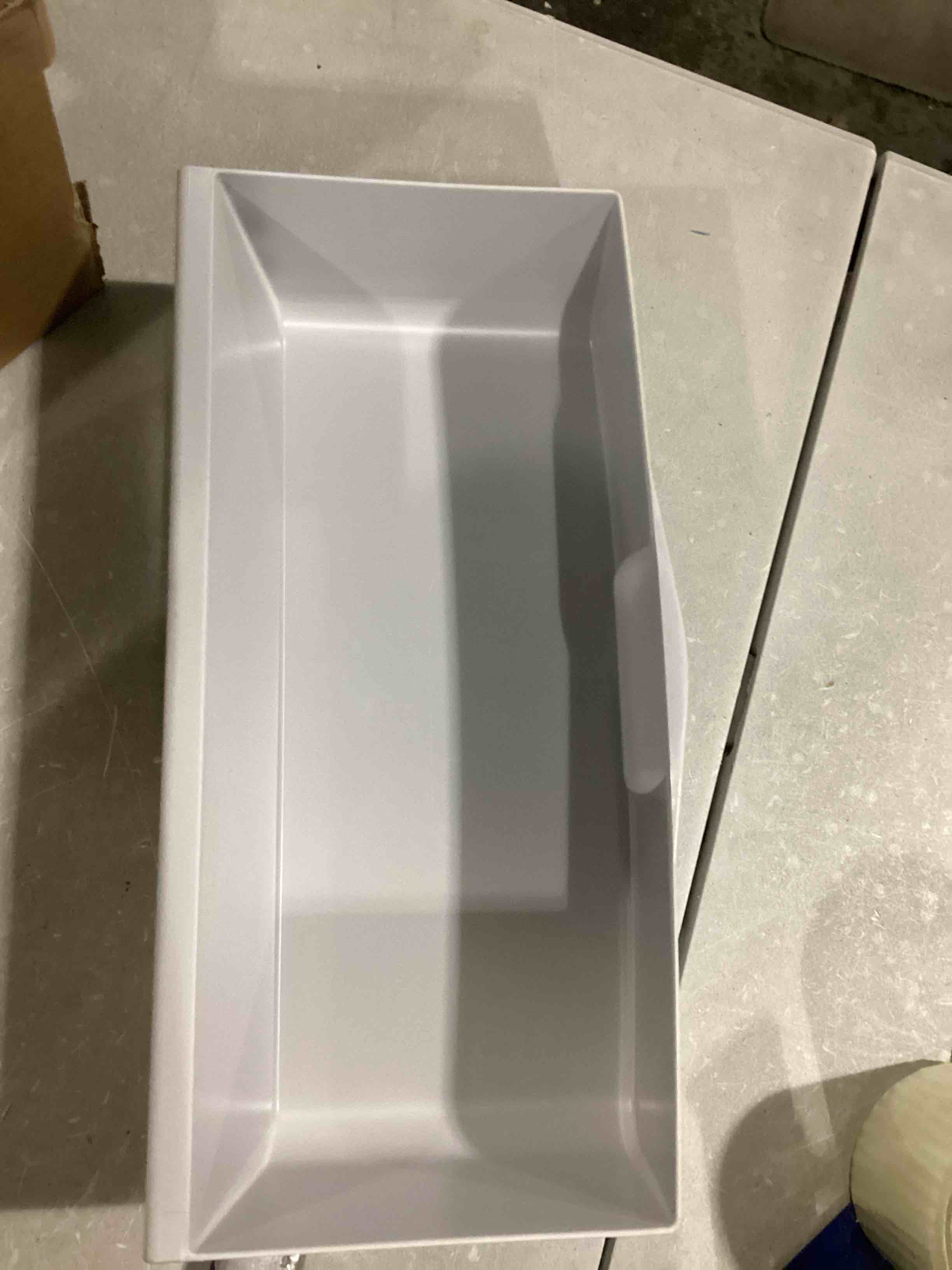 https://s3.amazonaws.com/lotting-images-prod/bidfta/RED5753280_1715793551392.jpeg