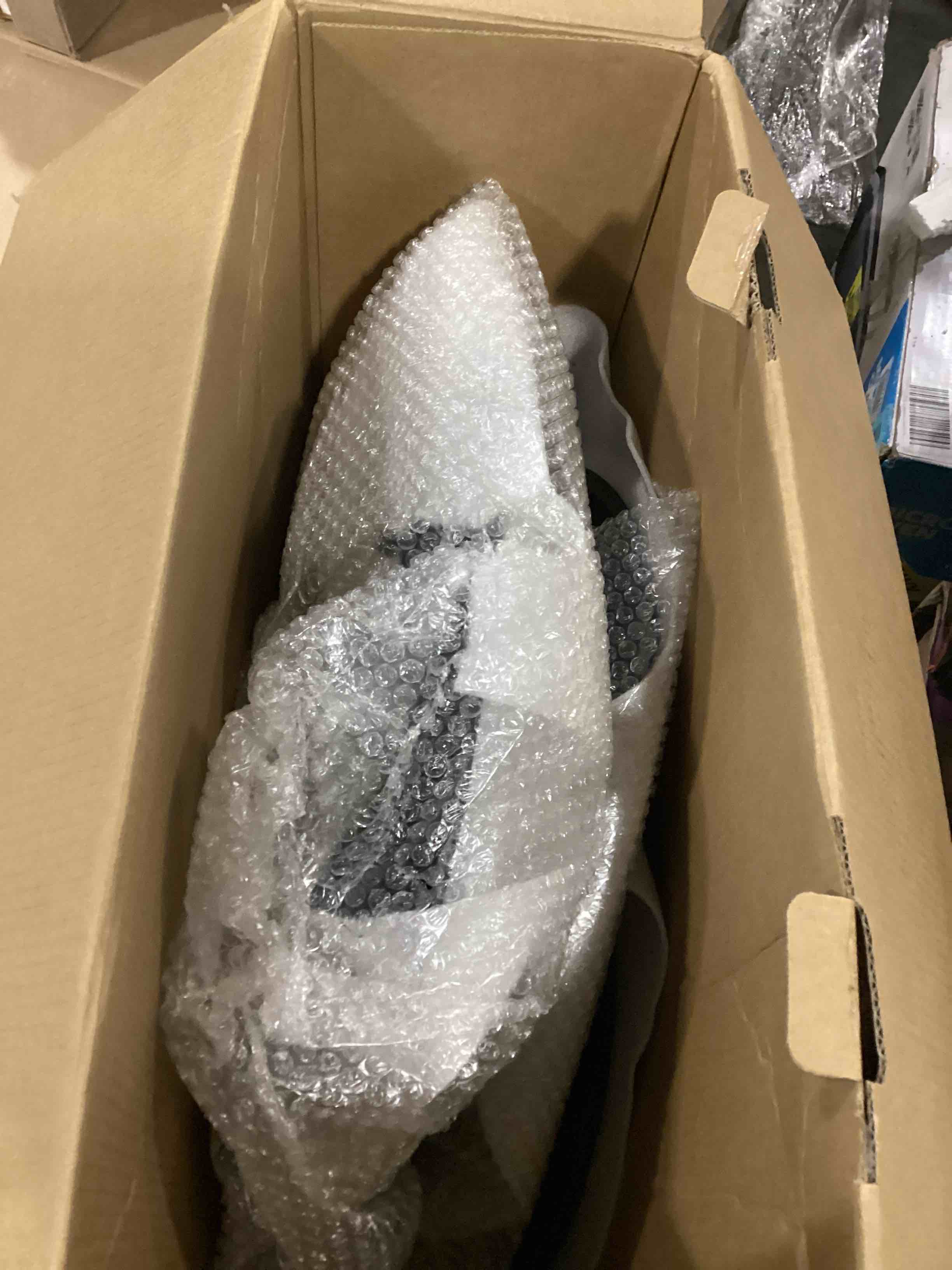 https://s3.amazonaws.com/lotting-images-prod/bidfta/RED5753338_1715866722732.jpeg