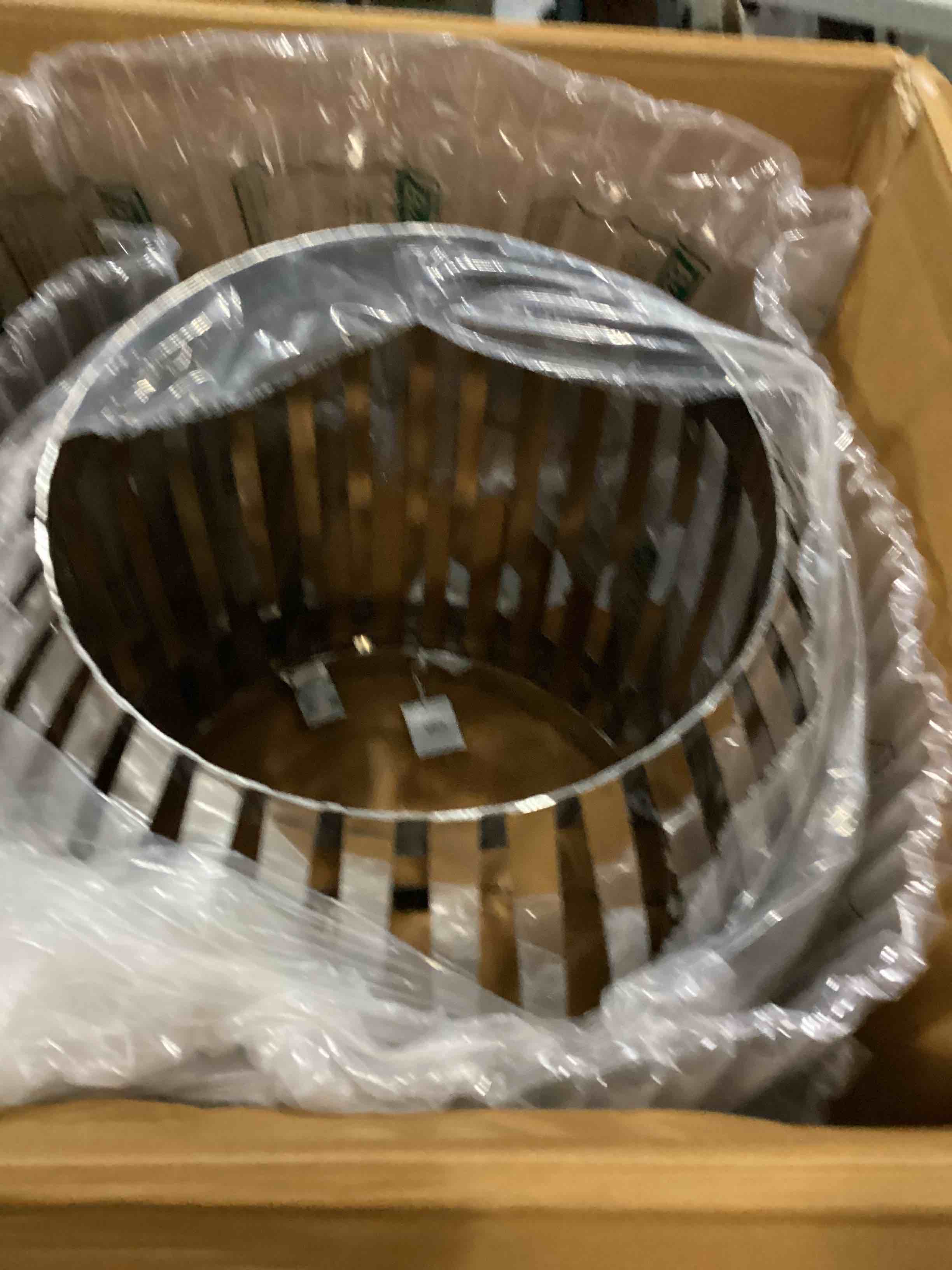 https://s3.amazonaws.com/lotting-images-prod/bidfta/RED5753498_1716030832090.jpeg