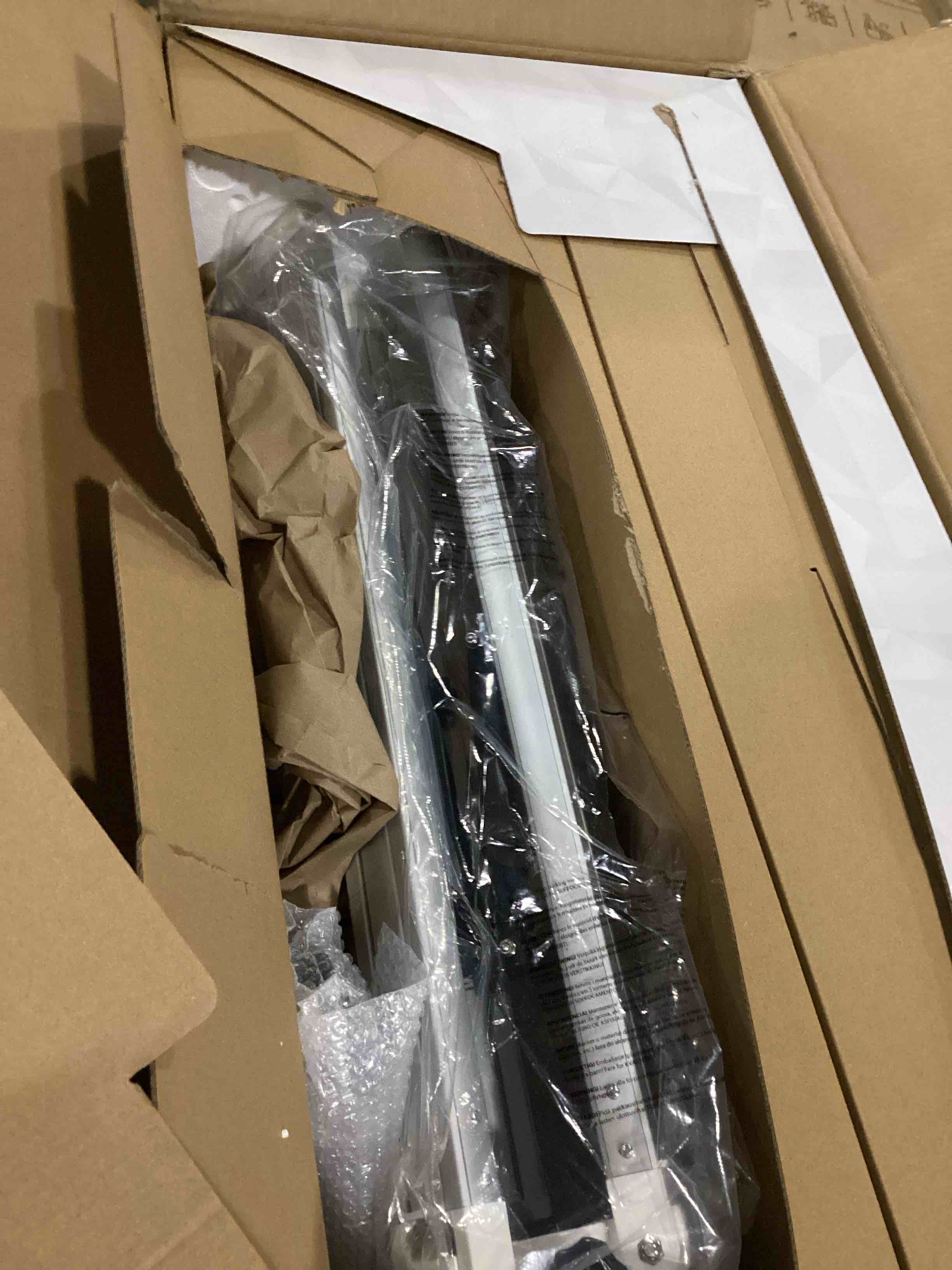 https://s3.amazonaws.com/lotting-images-prod/bidfta/RED5753609_1716208378481.jpeg