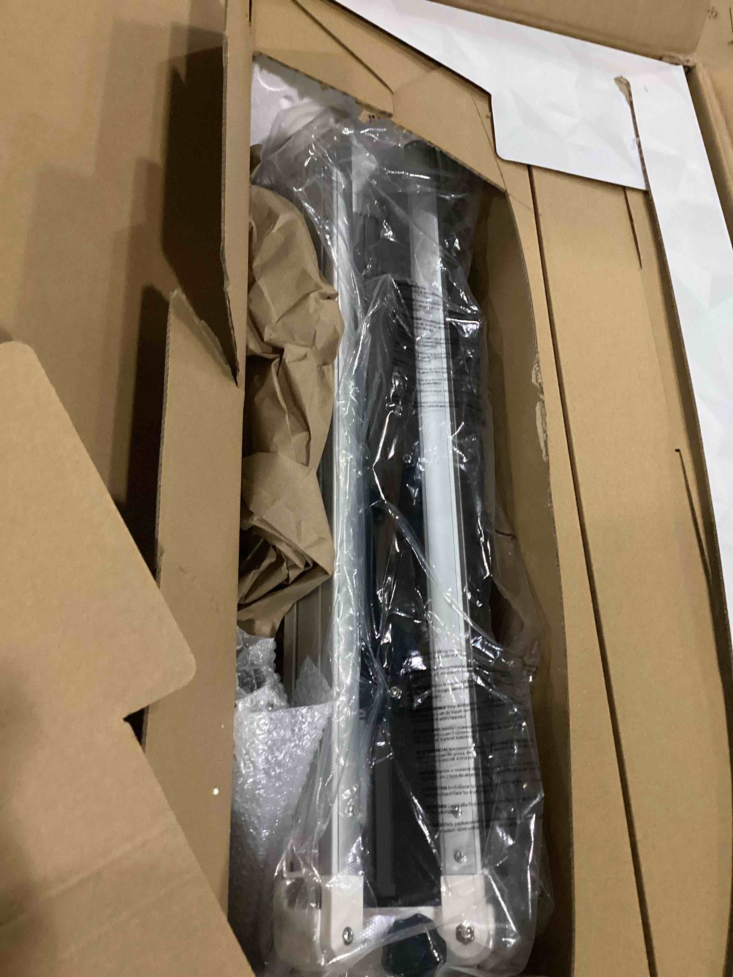https://s3.amazonaws.com/lotting-images-prod/bidfta/RED5753609_1716208381822.jpeg