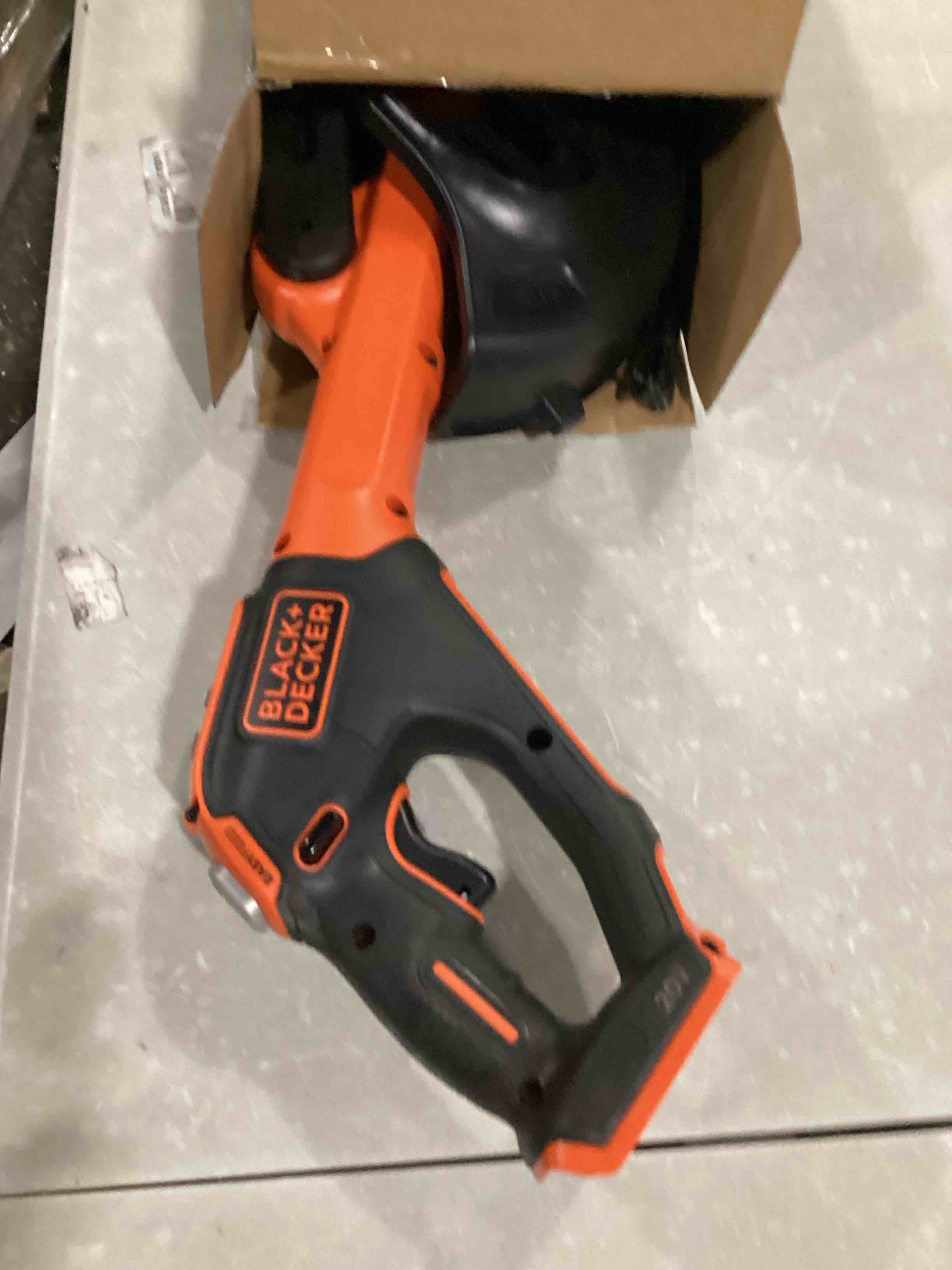 https://s3.amazonaws.com/lotting-images-prod/bidfta/RED5753619_1716211546360.jpeg