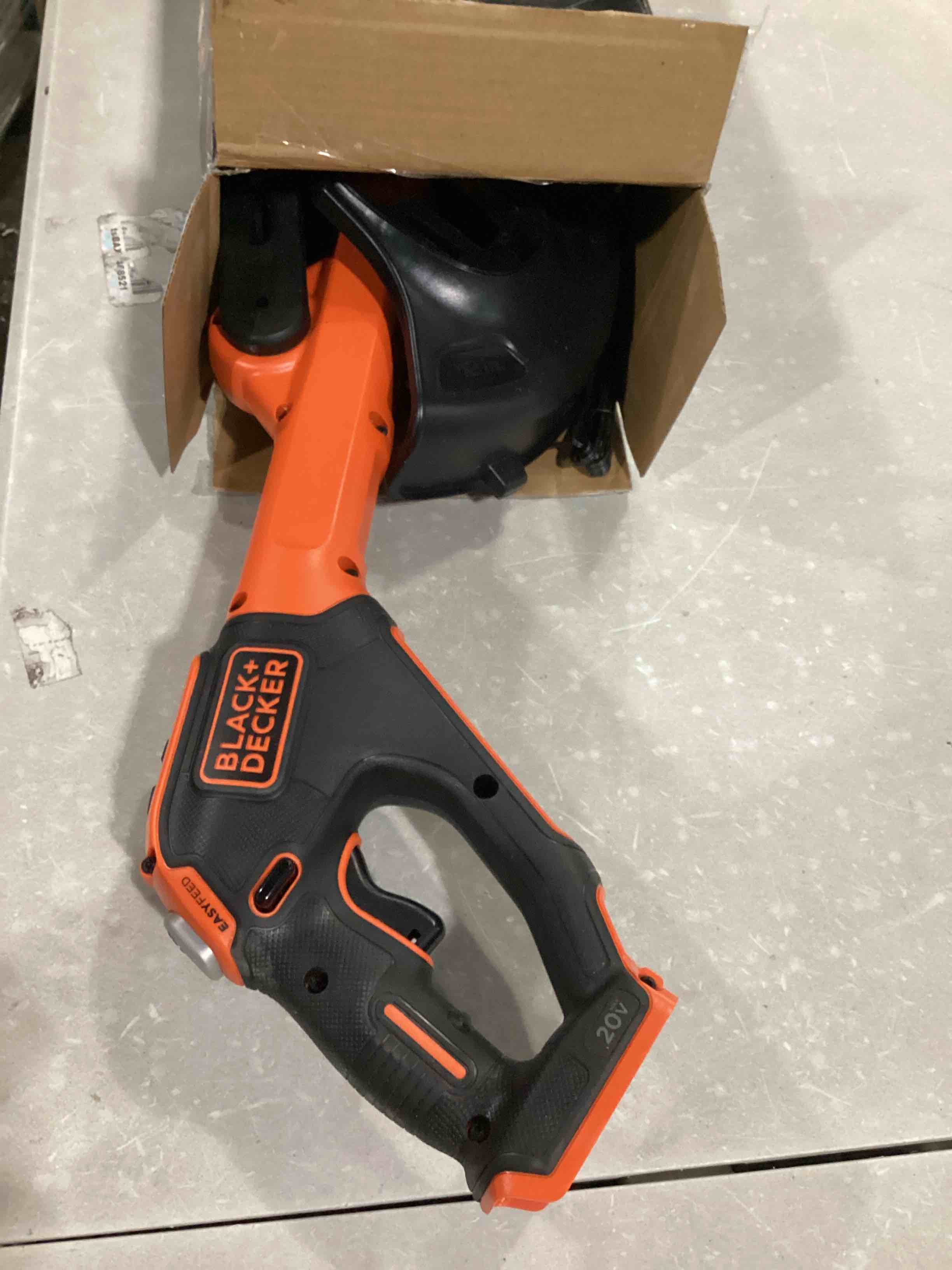 https://s3.amazonaws.com/lotting-images-prod/bidfta/RED5753619_1716211548419.jpeg