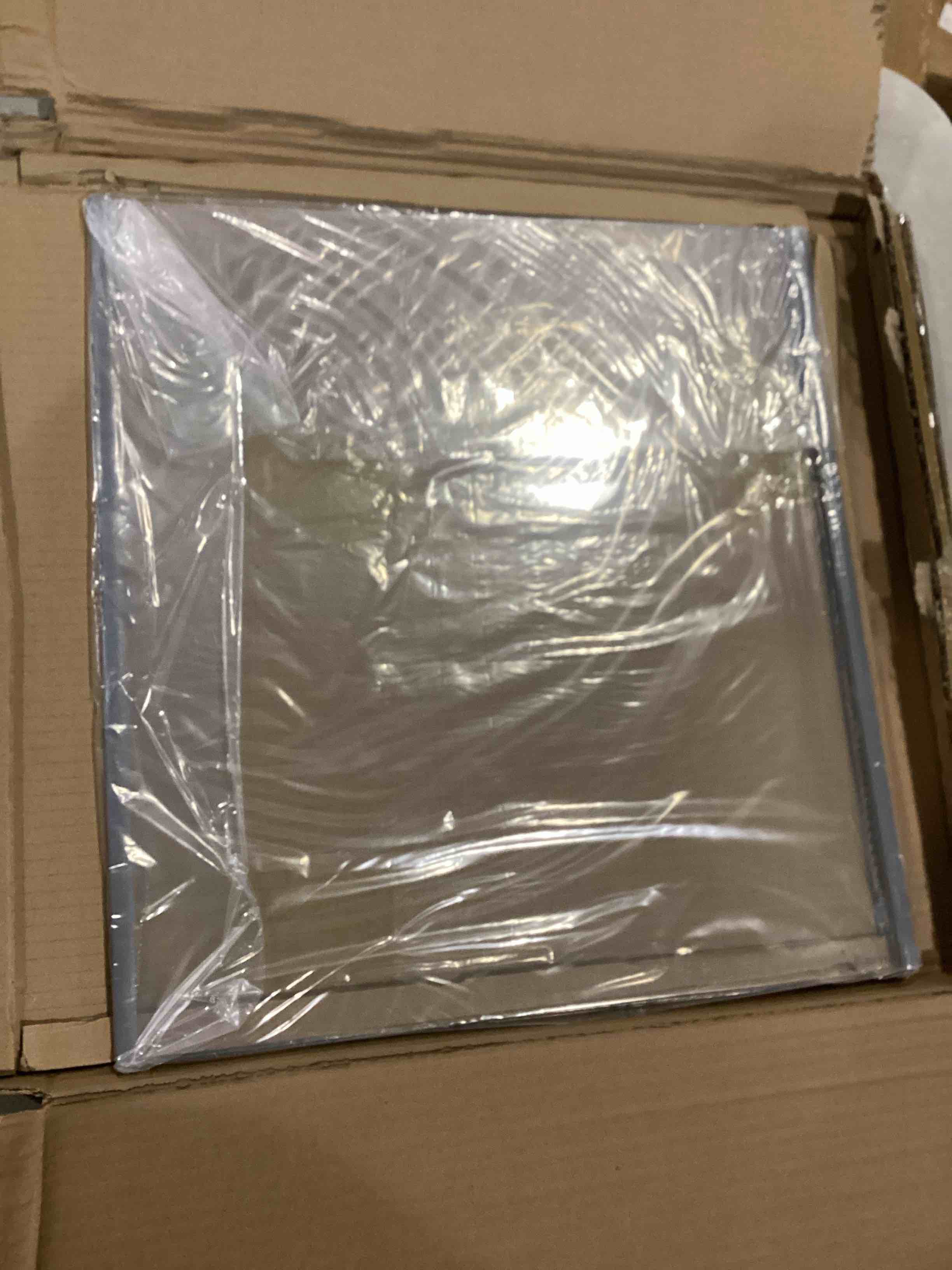 https://s3.amazonaws.com/lotting-images-prod/bidfta/RED5753733_1716295152738.jpeg