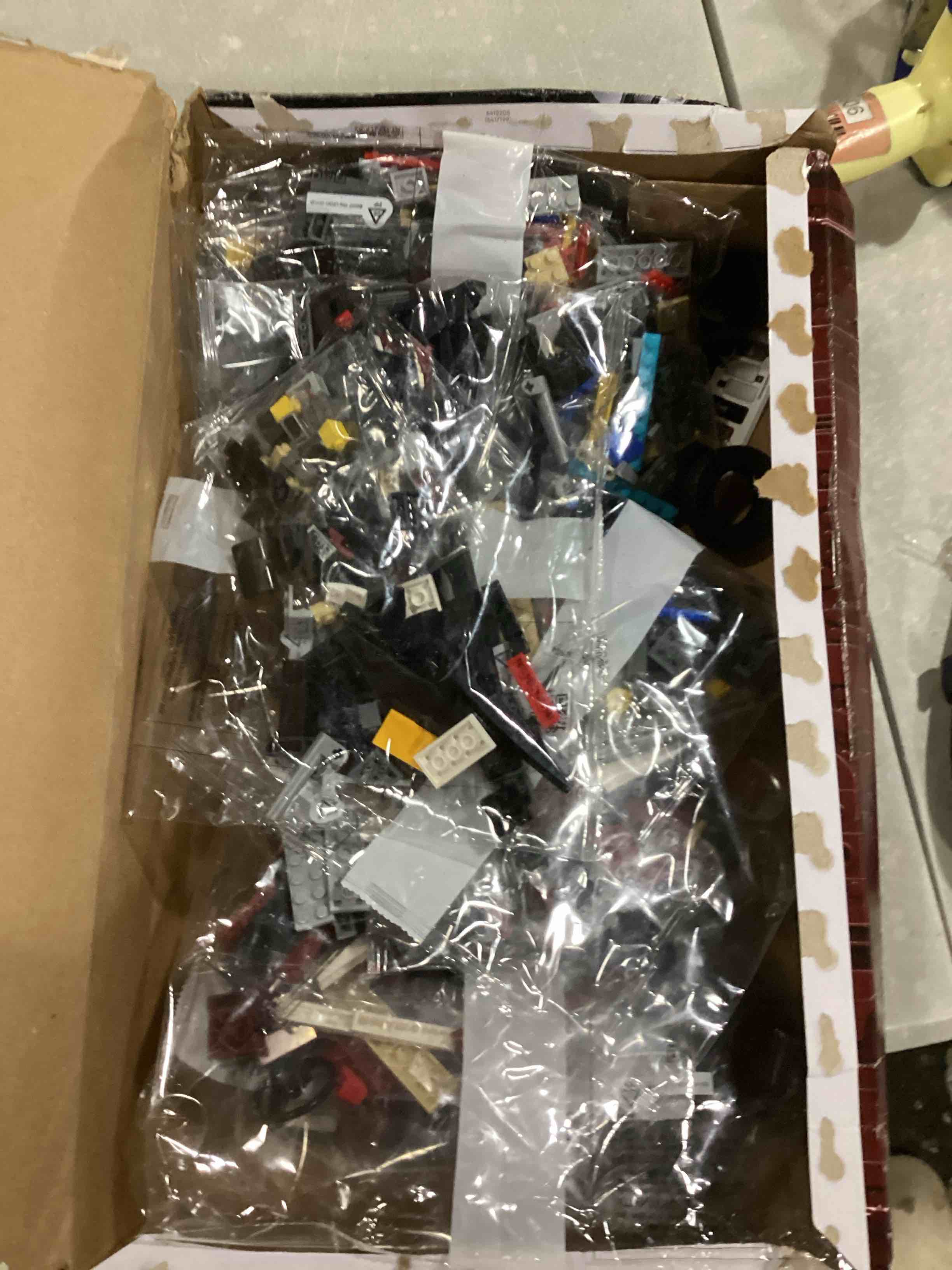 https://s3.amazonaws.com/lotting-images-prod/bidfta/RED5753979_1716556171932.jpeg