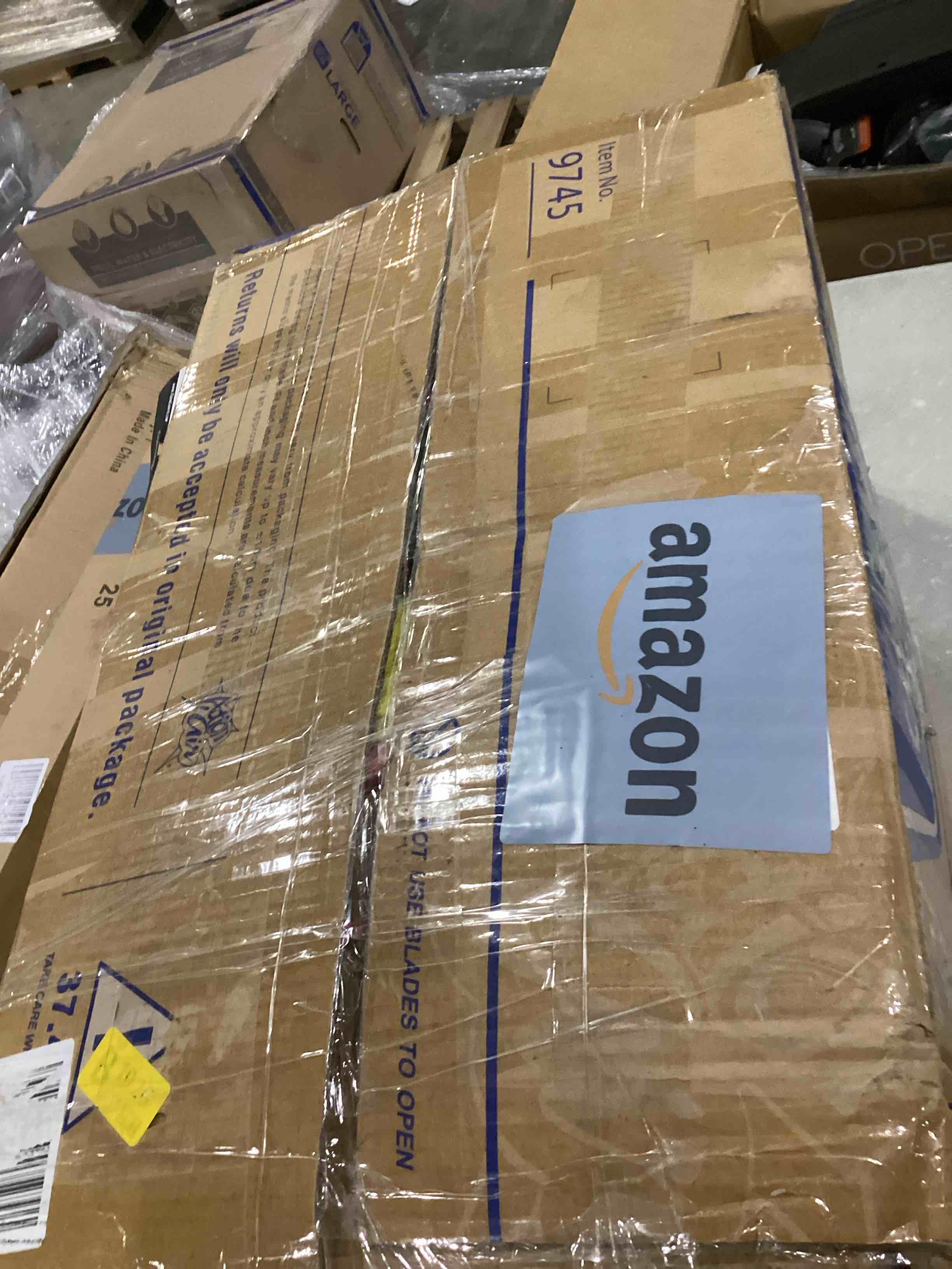 https://s3.amazonaws.com/lotting-images-prod/bidfta/RED5754002_1716563033641.jpeg