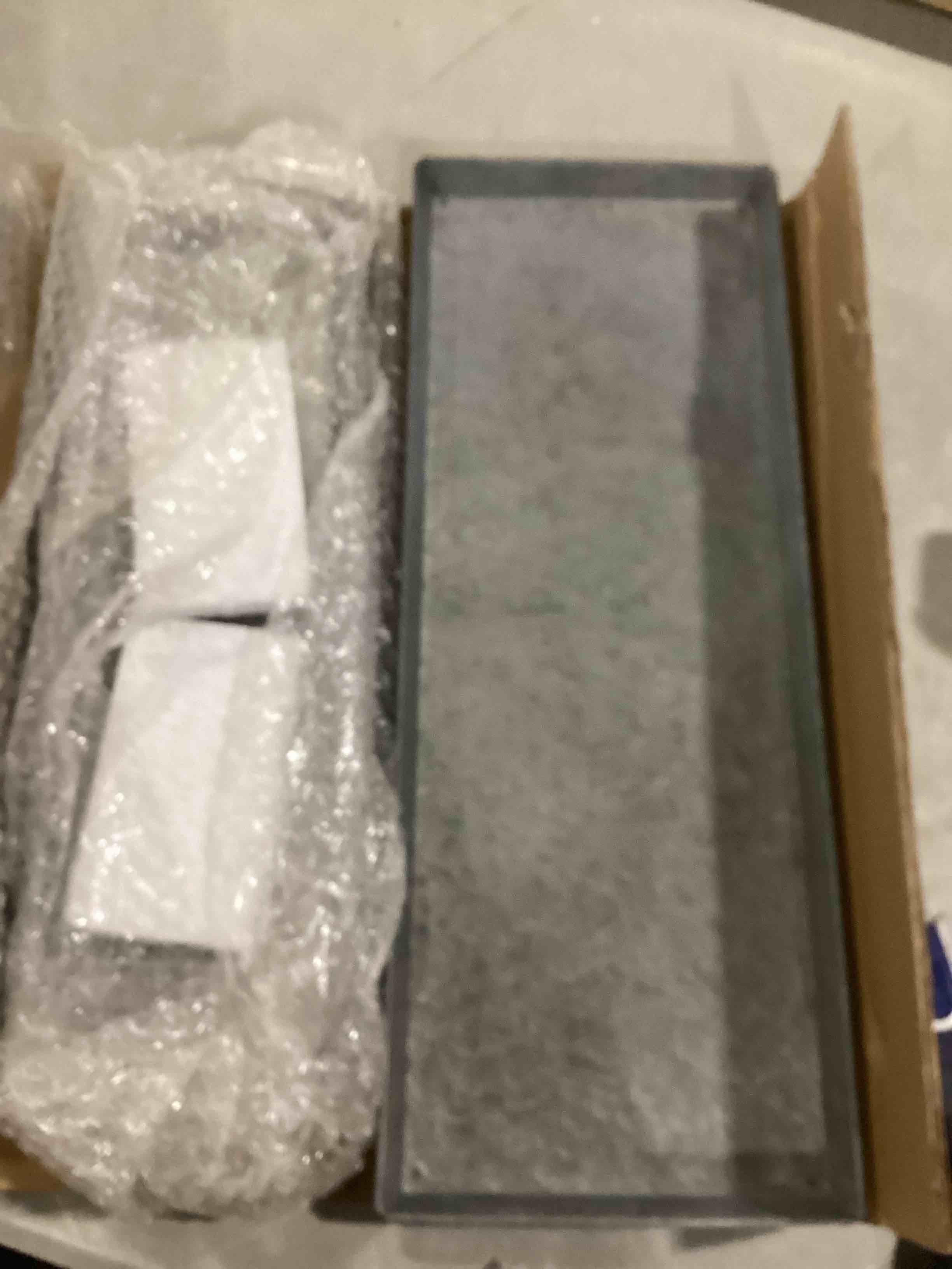 https://s3.amazonaws.com/lotting-images-prod/bidfta/RED5754007_1716564420860.jpeg