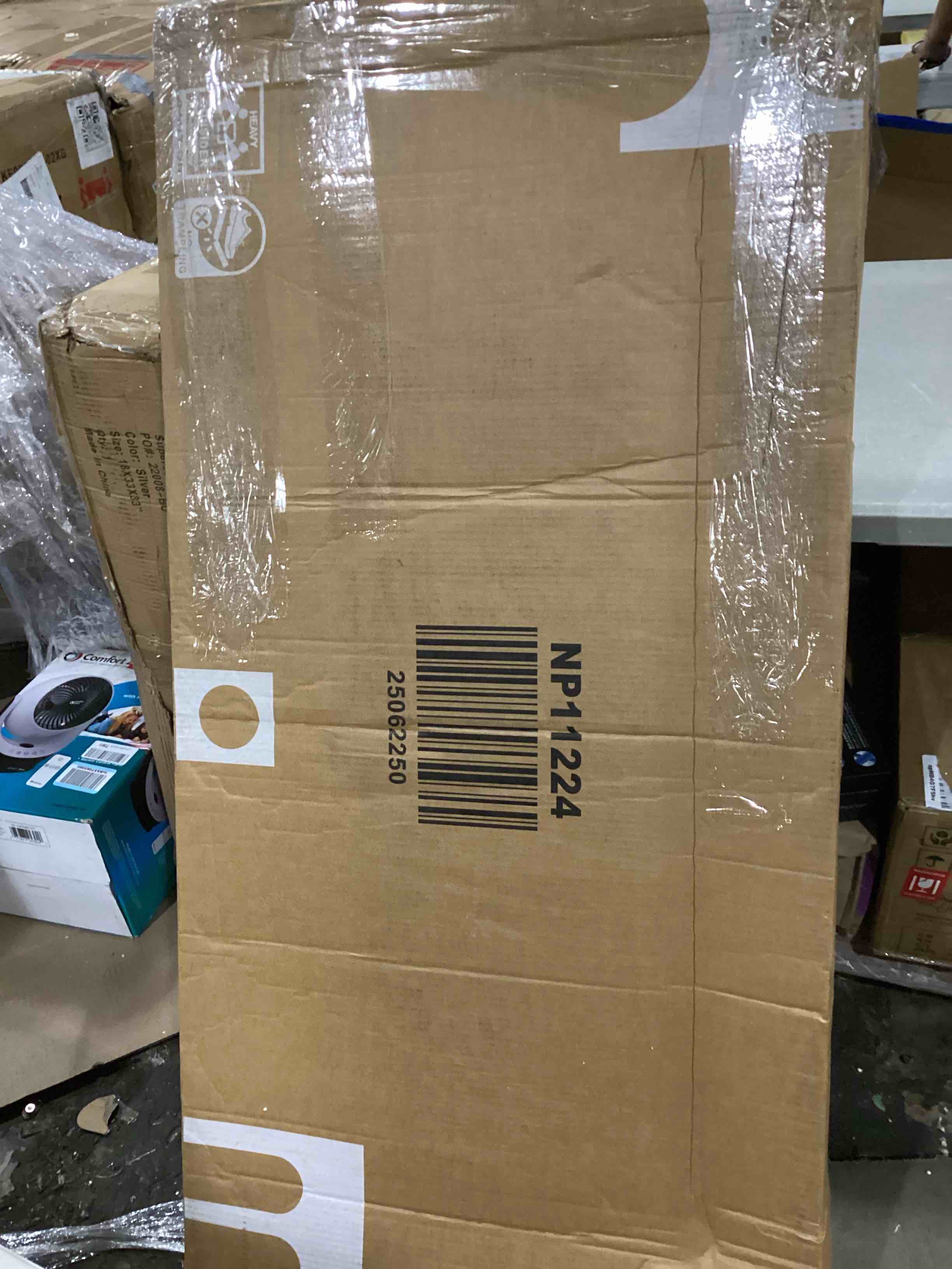 https://s3.amazonaws.com/lotting-images-prod/bidfta/RED5754112_1716982015475.jpeg