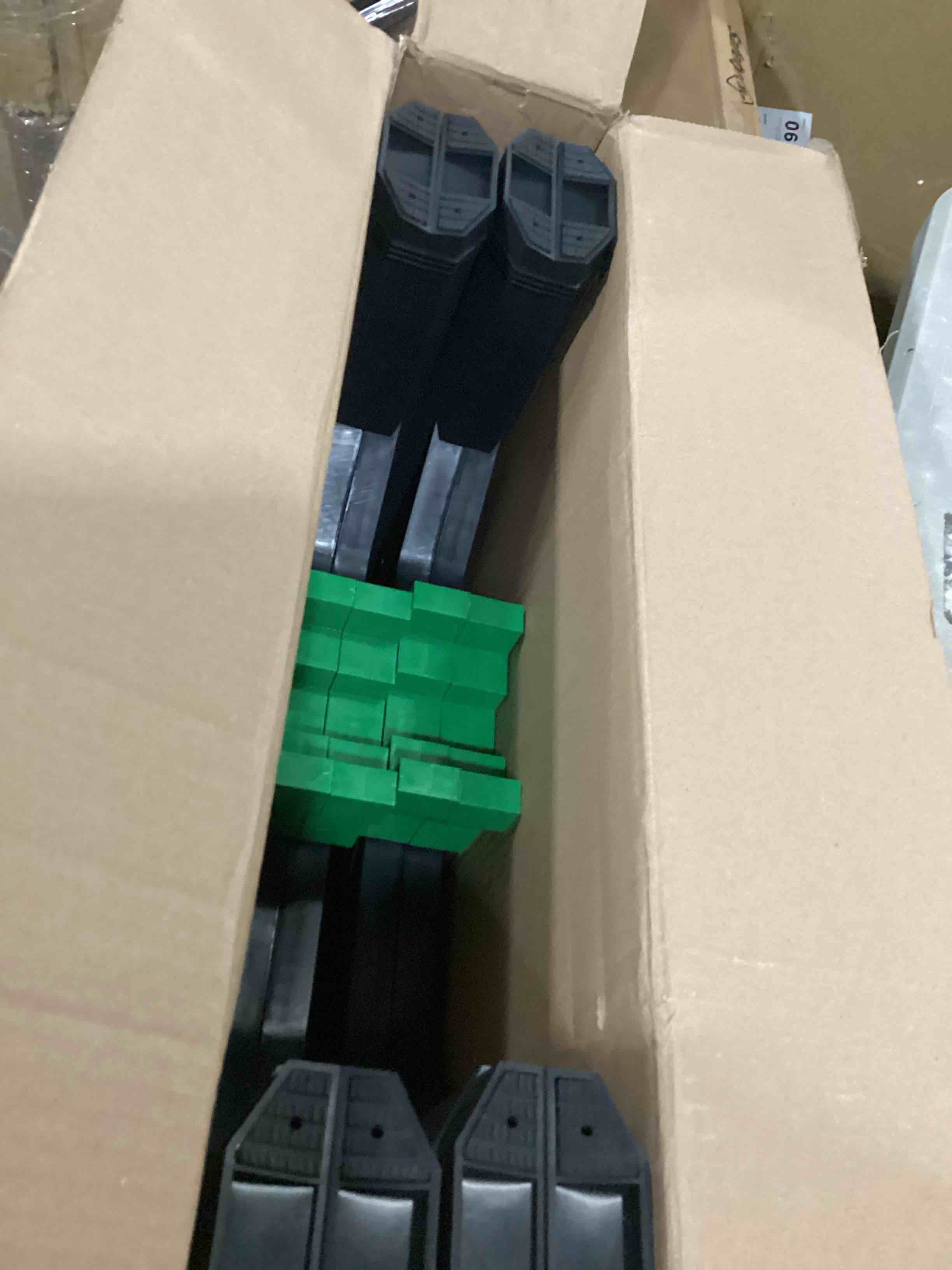 https://s3.amazonaws.com/lotting-images-prod/bidfta/RED5754204_1717069975934.jpeg