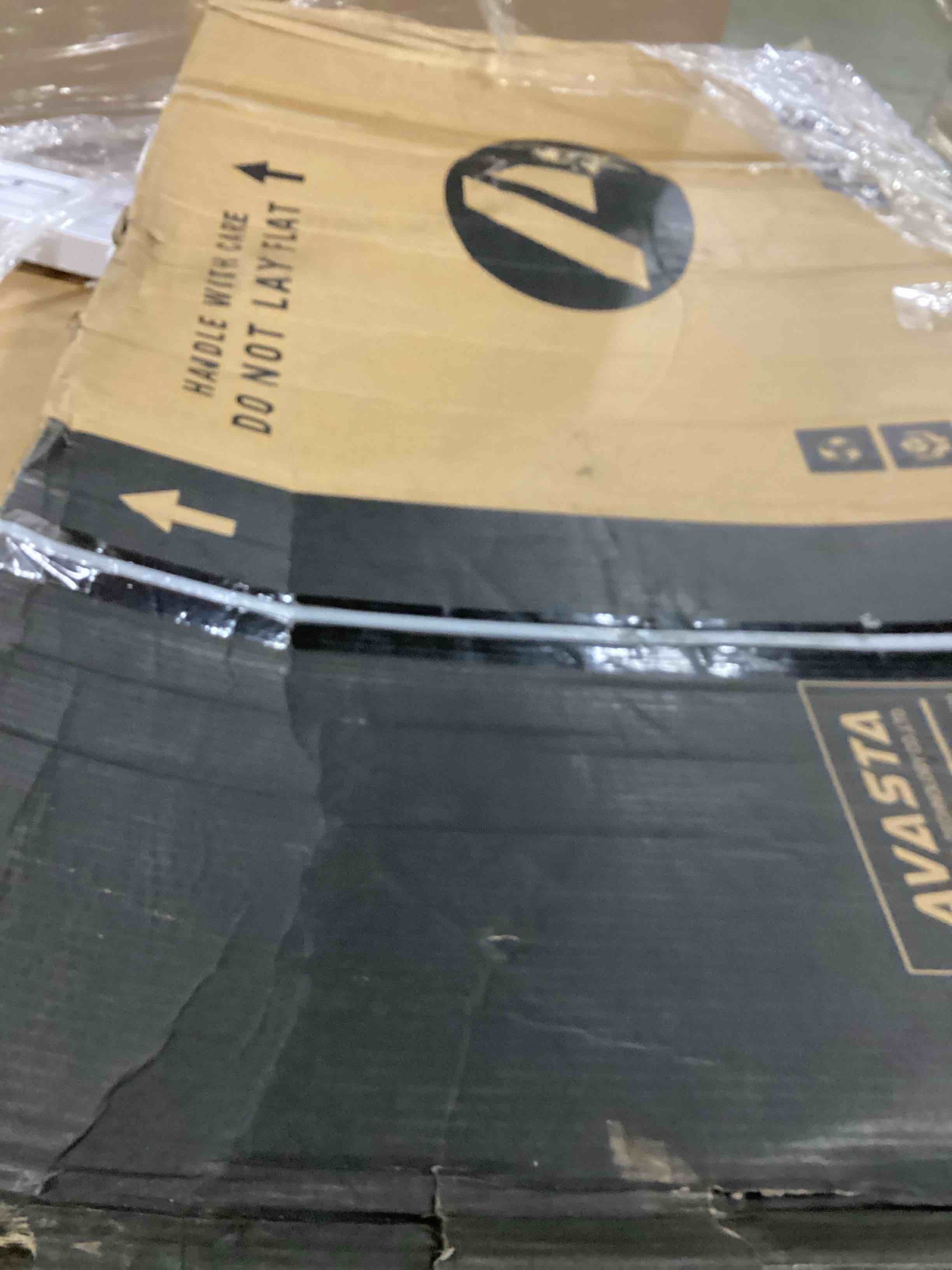 https://s3.amazonaws.com/lotting-images-prod/bidfta/RED5754223_1717073670490.jpeg