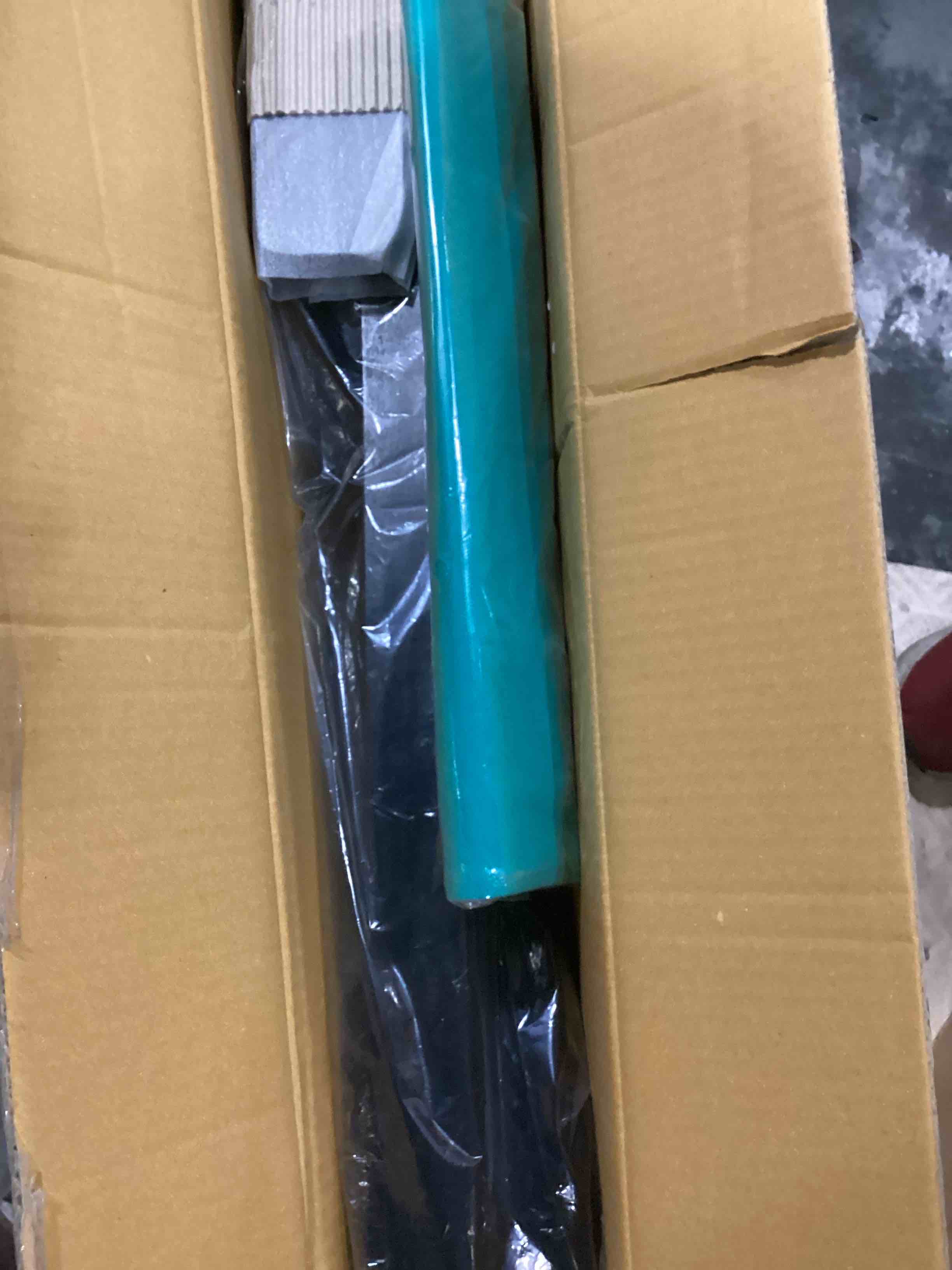 https://s3.amazonaws.com/lotting-images-prod/bidfta/RED5754413_1717433812179.jpeg