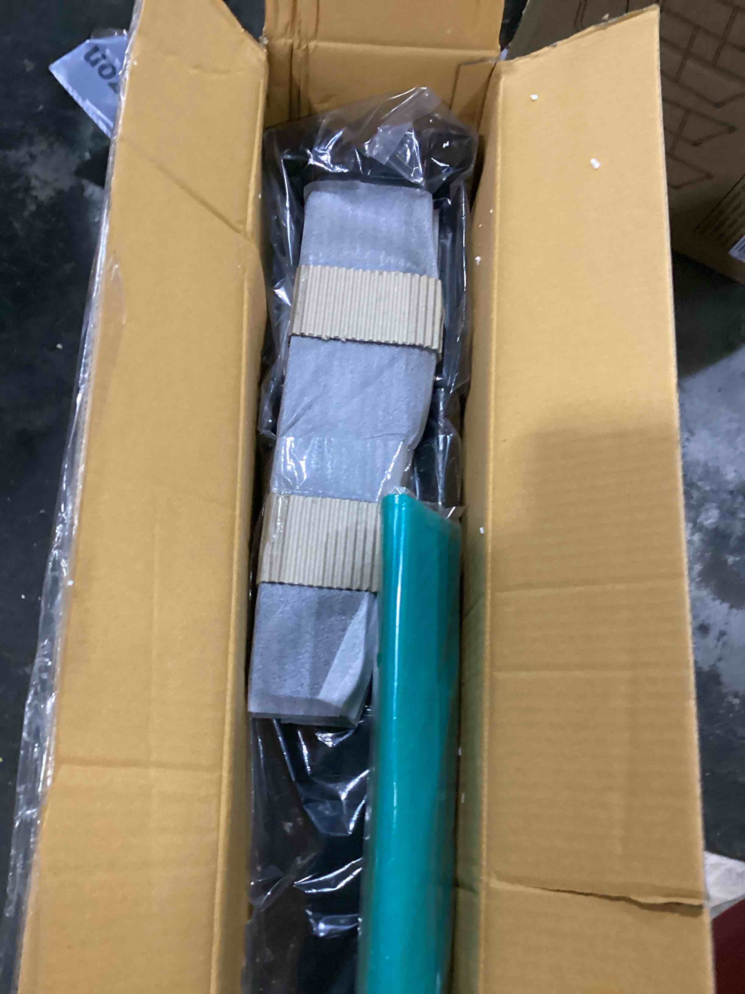 https://s3.amazonaws.com/lotting-images-prod/bidfta/RED5754413_1717433814507.jpeg