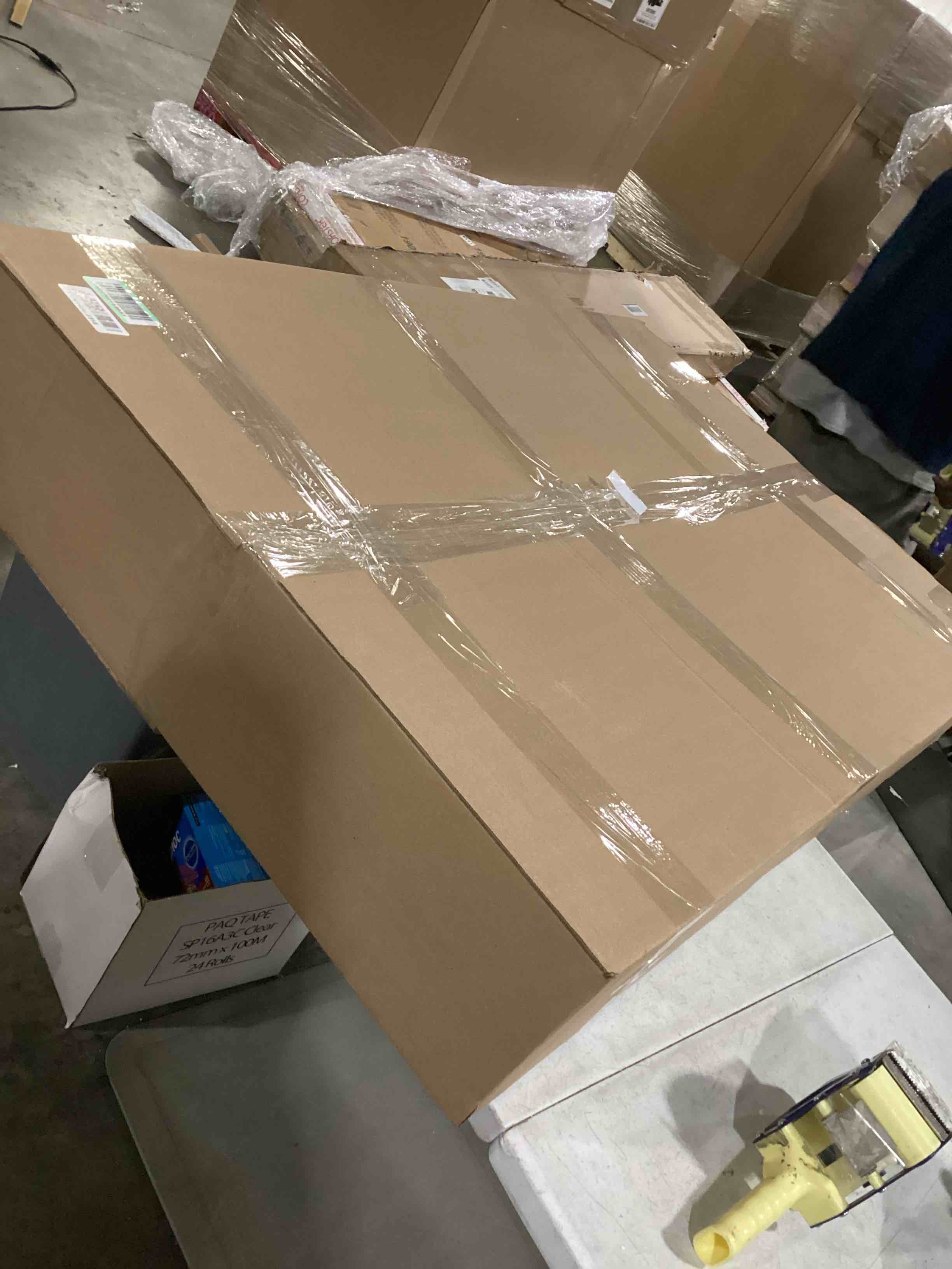 https://s3.amazonaws.com/lotting-images-prod/bidfta/RED5754544_1715192625429.jpeg