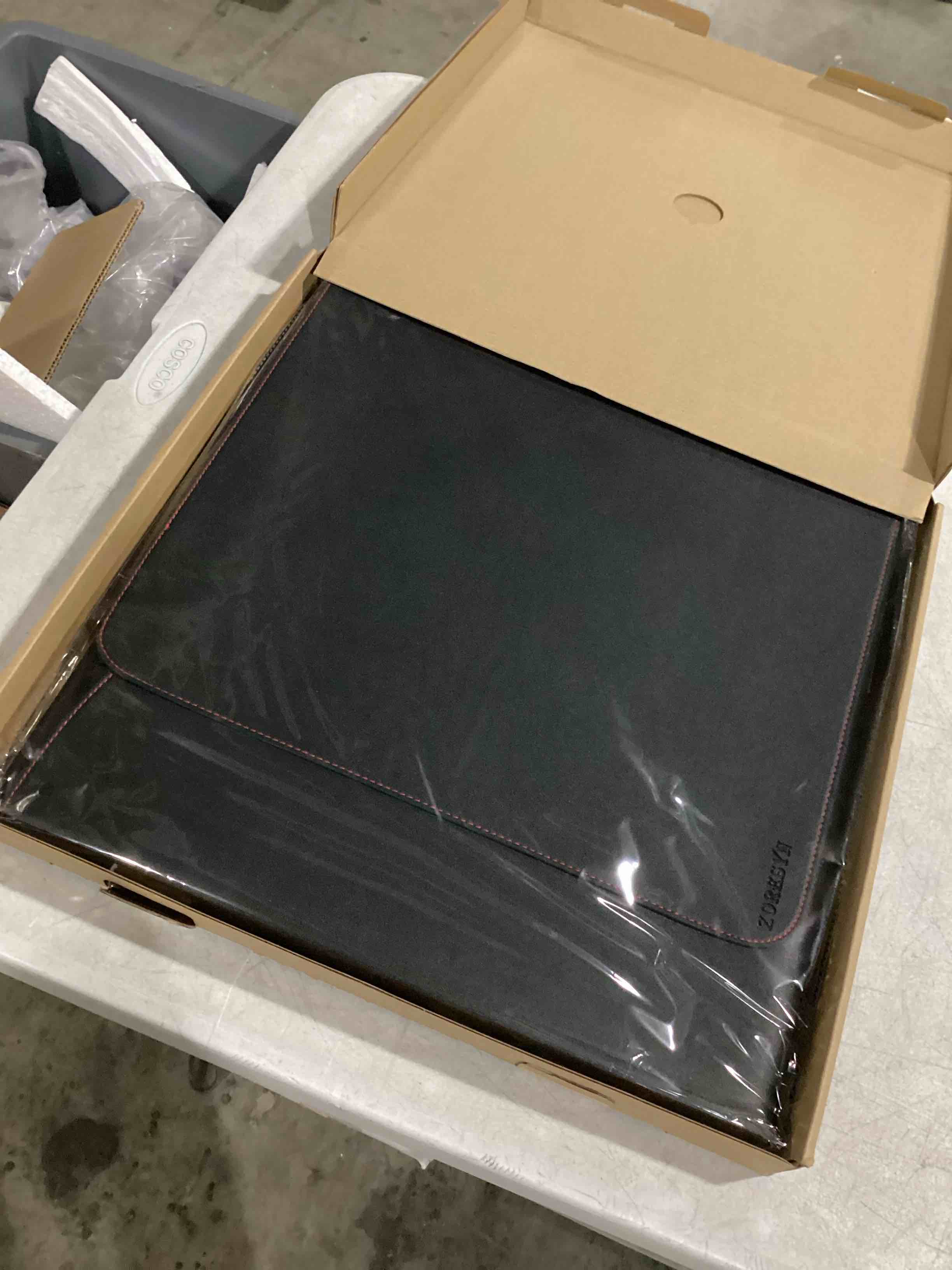 https://s3.amazonaws.com/lotting-images-prod/bidfta/RED5754587_1715260426192.jpeg