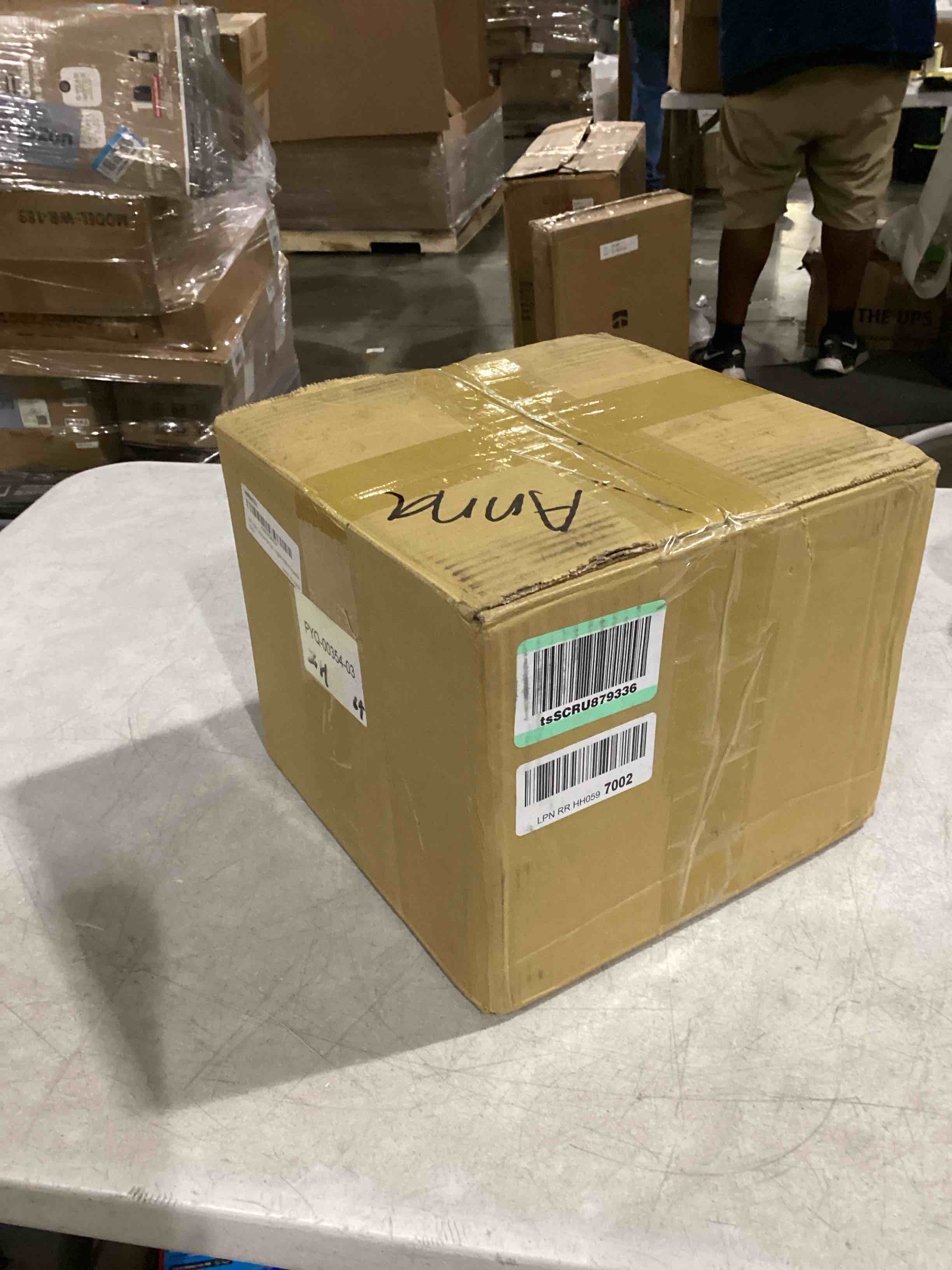 https://s3.amazonaws.com/lotting-images-prod/bidfta/RED5754605_1715265932518.jpeg