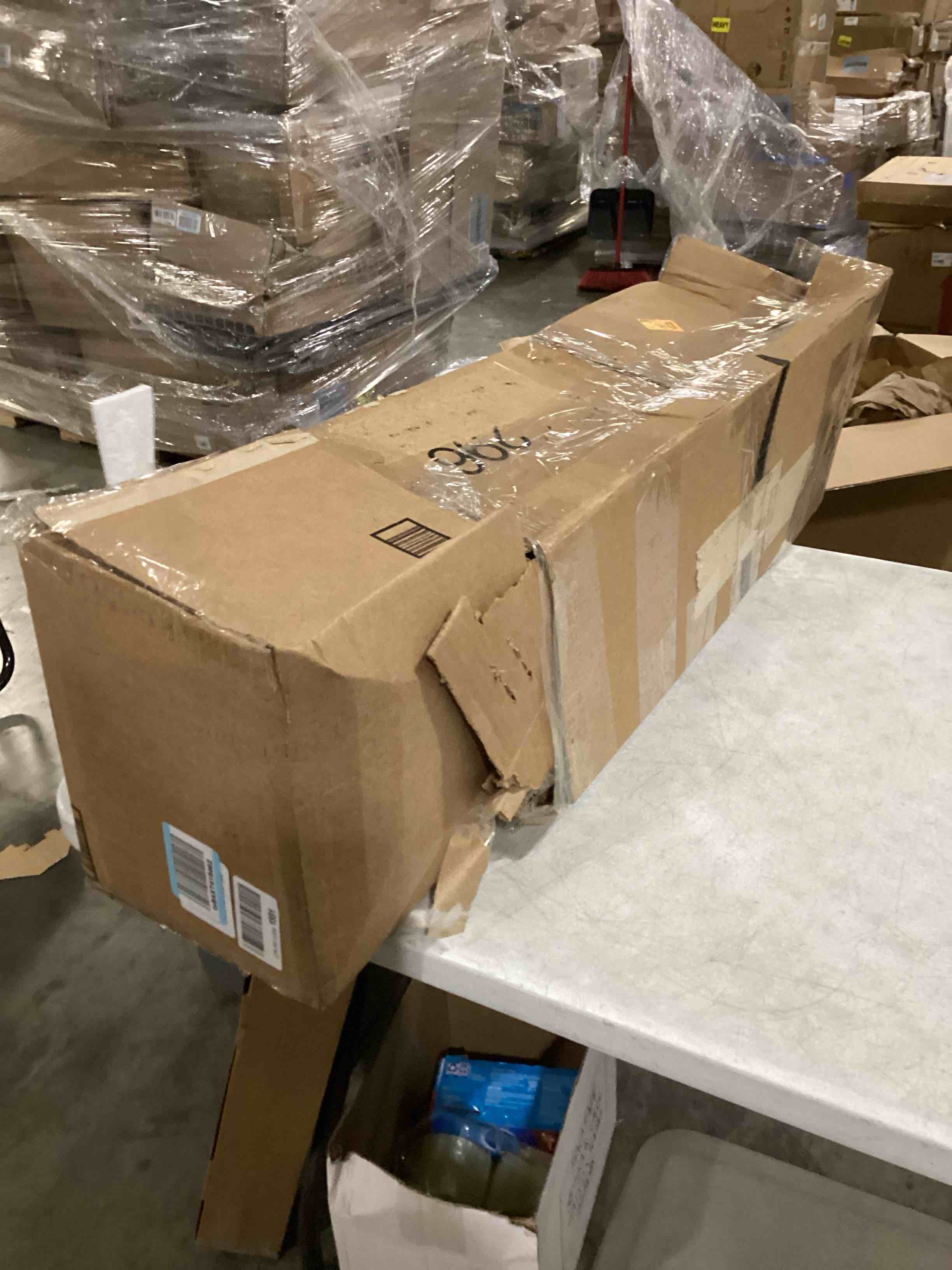 https://s3.amazonaws.com/lotting-images-prod/bidfta/RED5754755_1715363359199.jpeg