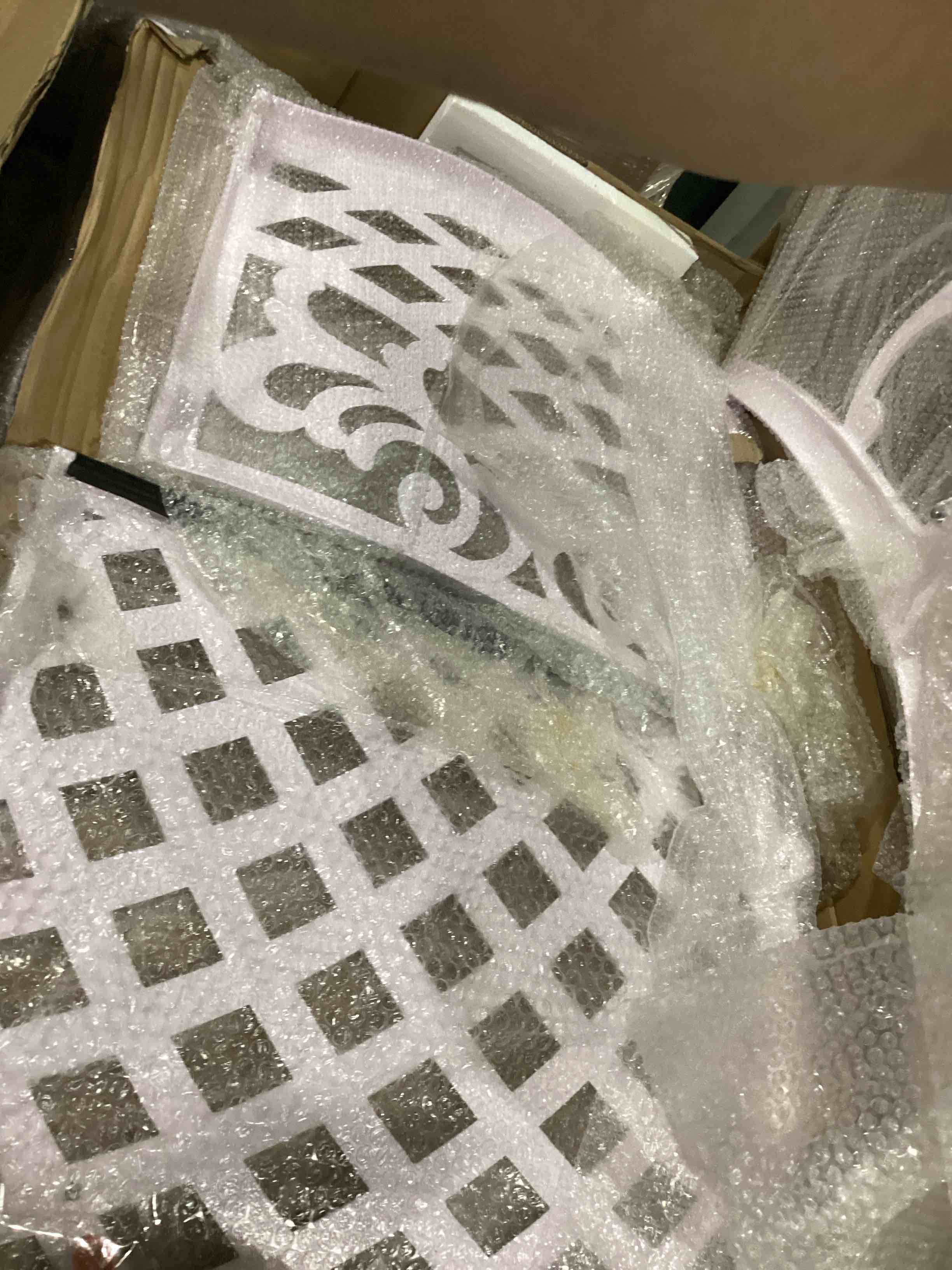 https://s3.amazonaws.com/lotting-images-prod/bidfta/RED5754772_1715599441322.jpeg