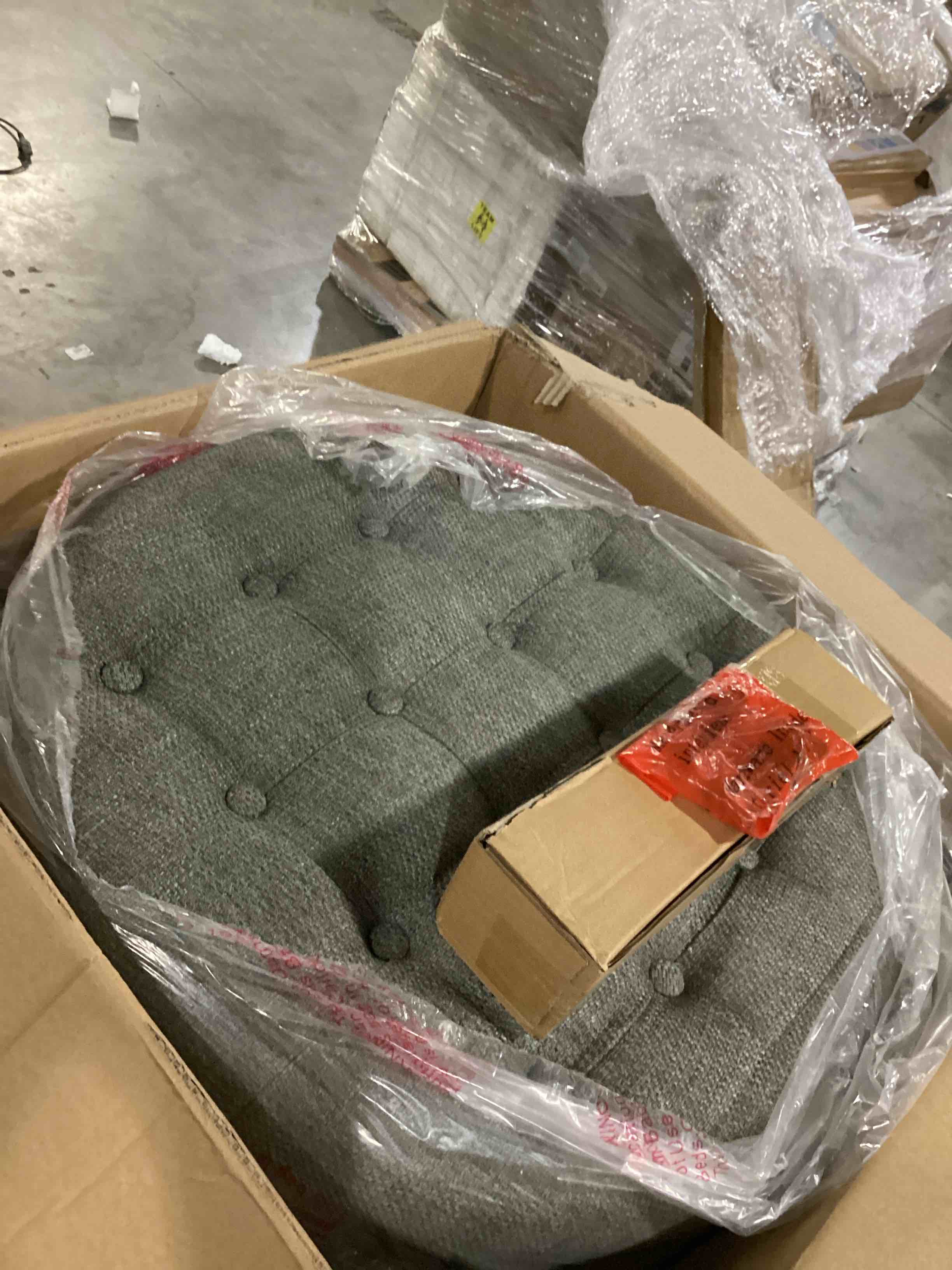 https://s3.amazonaws.com/lotting-images-prod/bidfta/RED5754793_1715605168352.jpeg