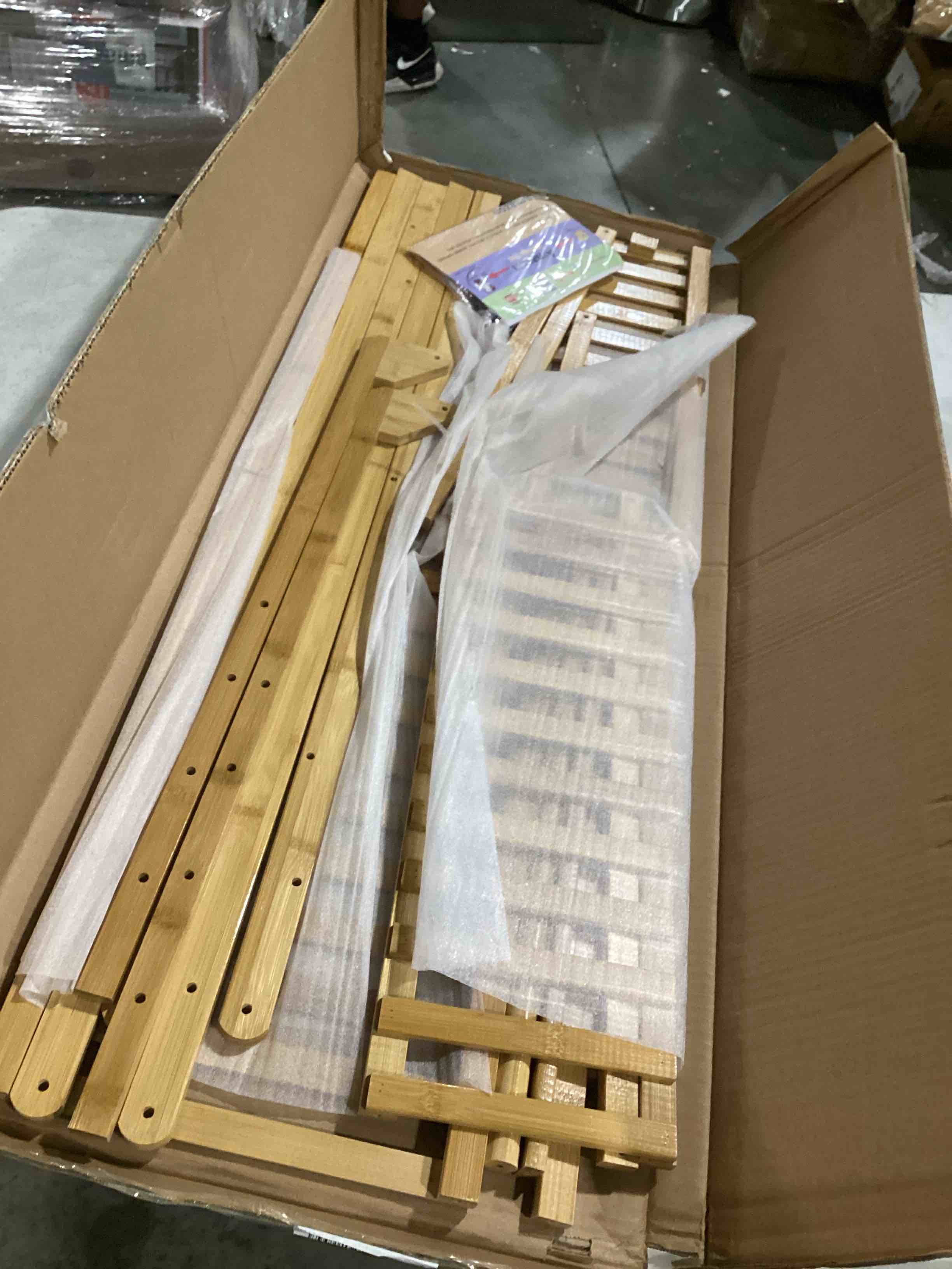 https://s3.amazonaws.com/lotting-images-prod/bidfta/RED5755093_1715884050909.jpeg
