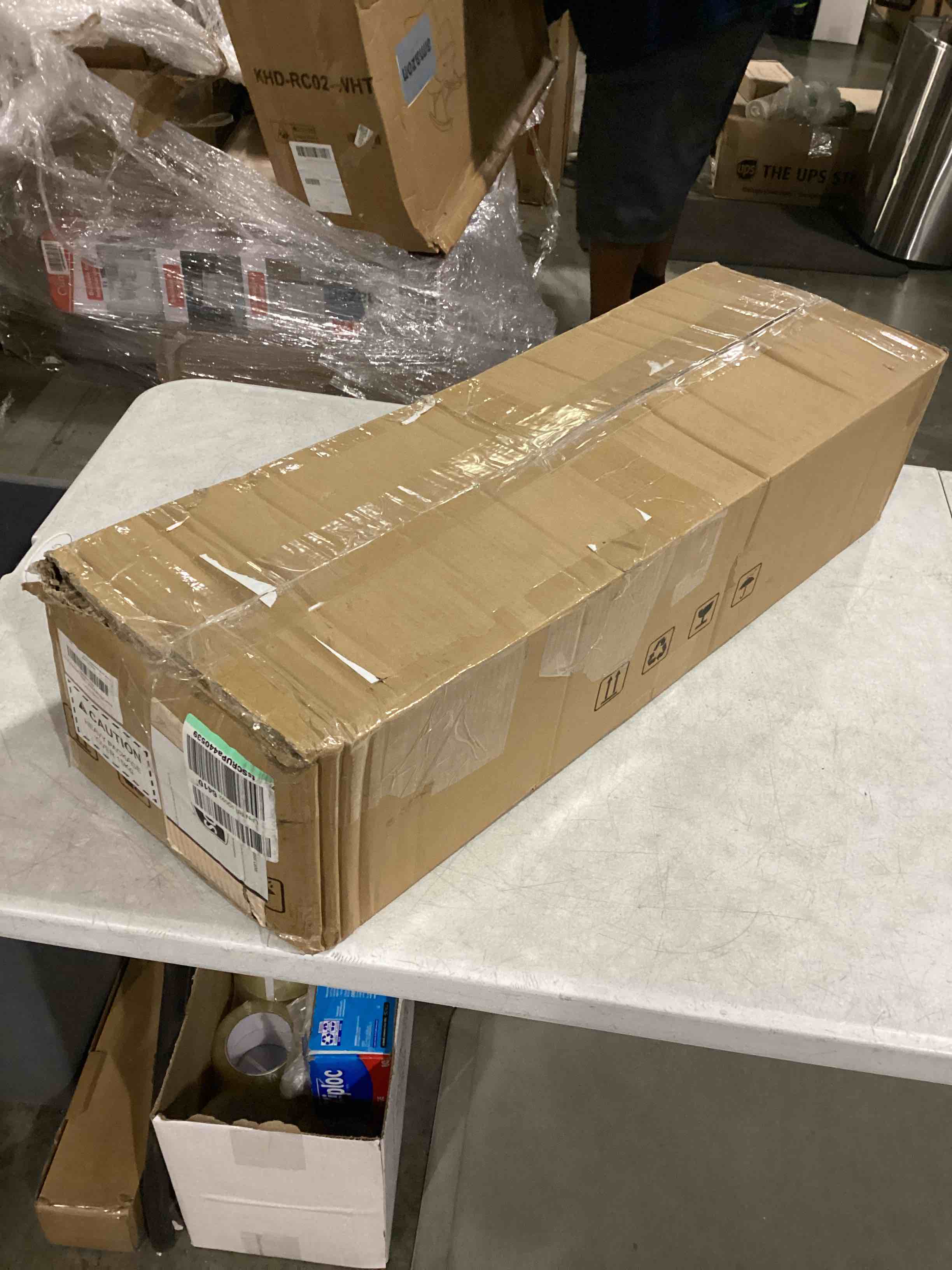 https://s3.amazonaws.com/lotting-images-prod/bidfta/RED5755111_1715945143801.jpeg