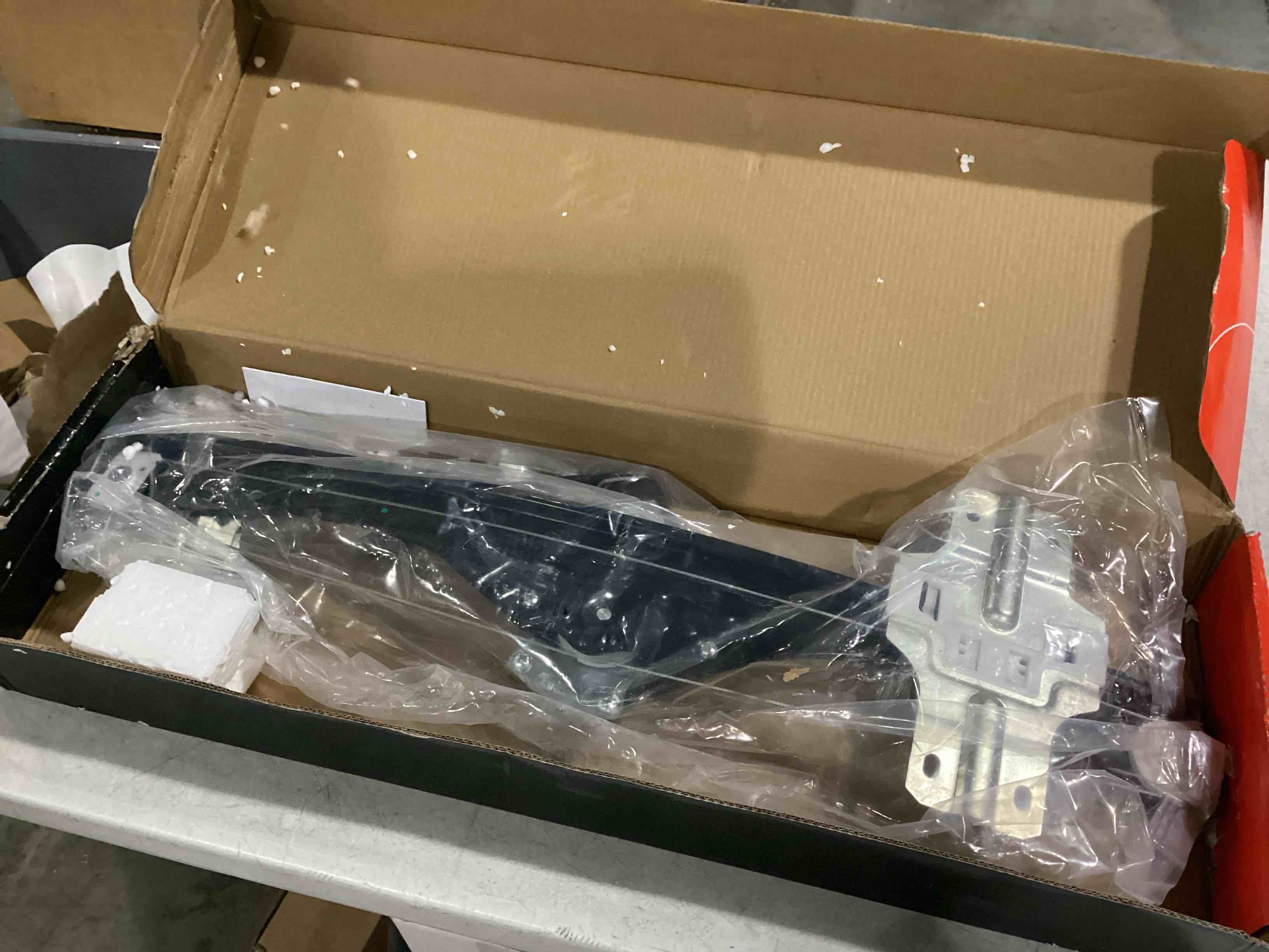 https://s3.amazonaws.com/lotting-images-prod/bidfta/RED5755270_1716056360074.jpeg