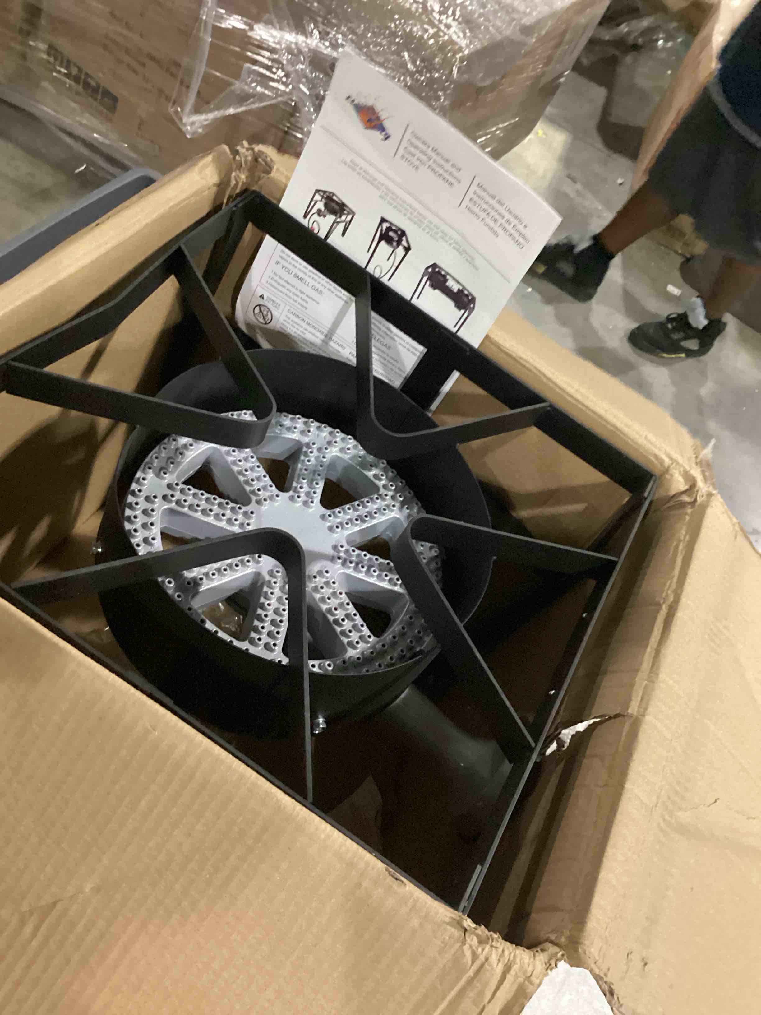 https://s3.amazonaws.com/lotting-images-prod/bidfta/RED5755523_1716552325470.jpeg