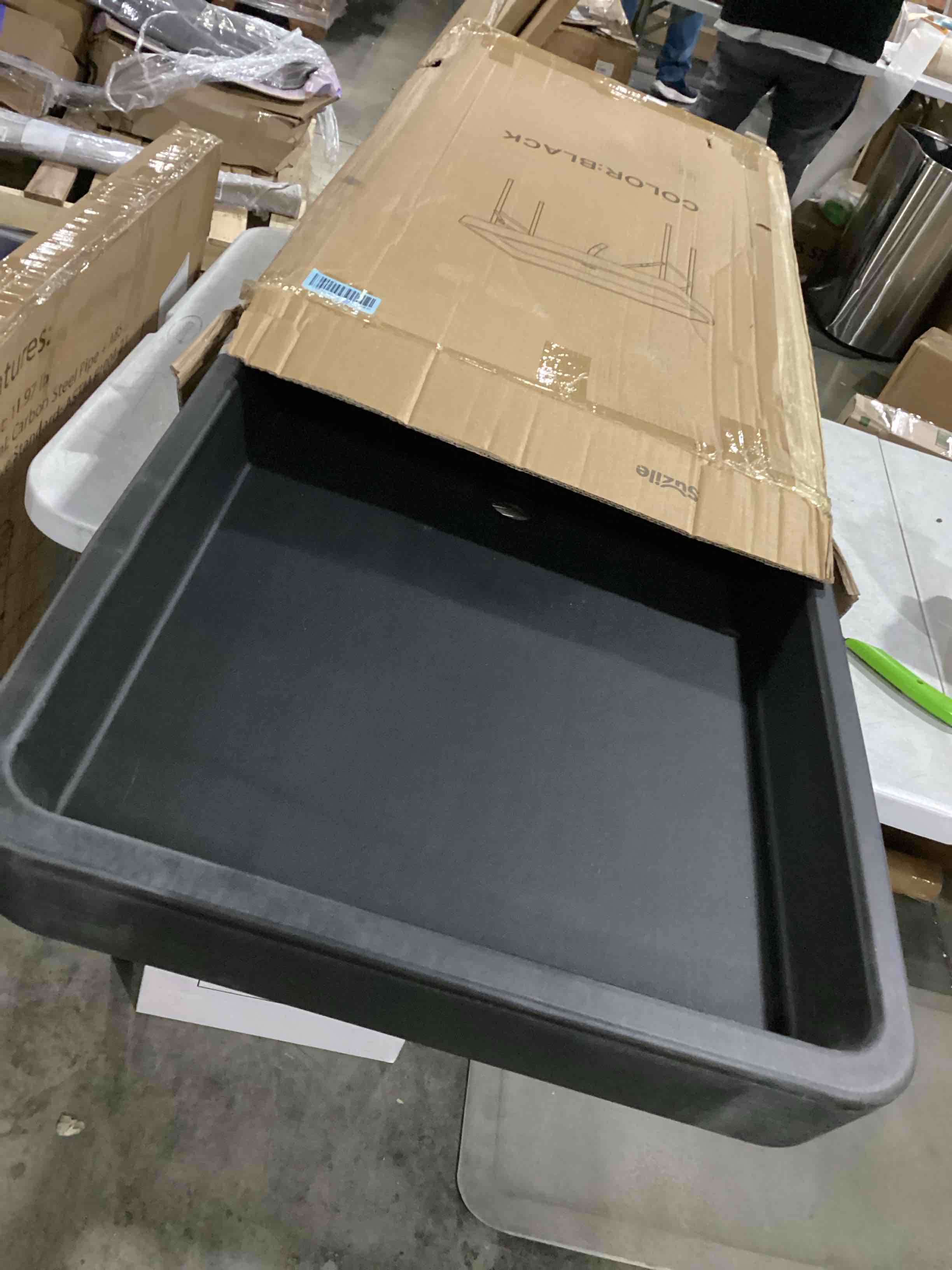 https://s3.amazonaws.com/lotting-images-prod/bidfta/RED5755734_1717070777926.jpeg