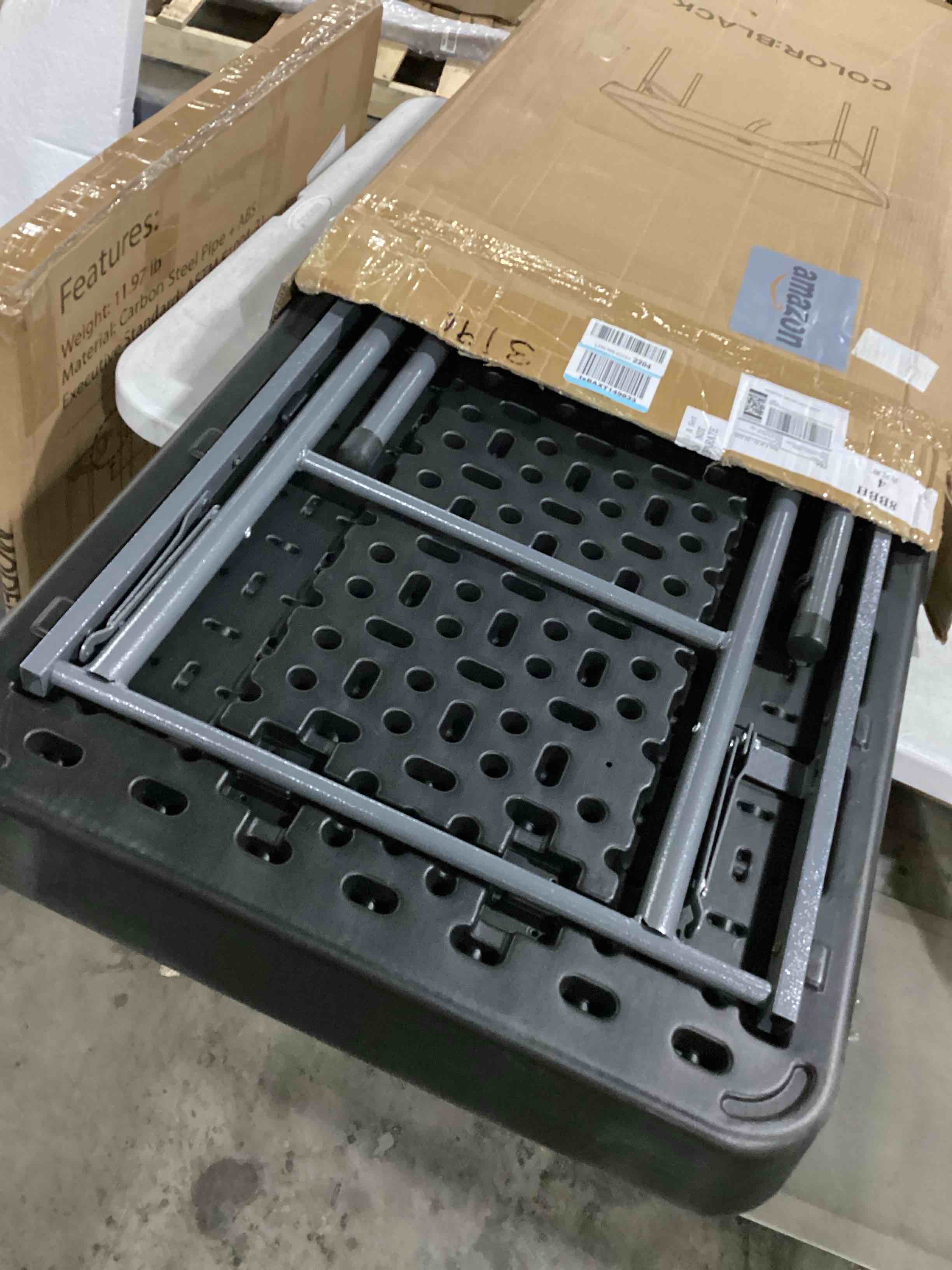 https://s3.amazonaws.com/lotting-images-prod/bidfta/RED5755734_1717070792221.jpeg