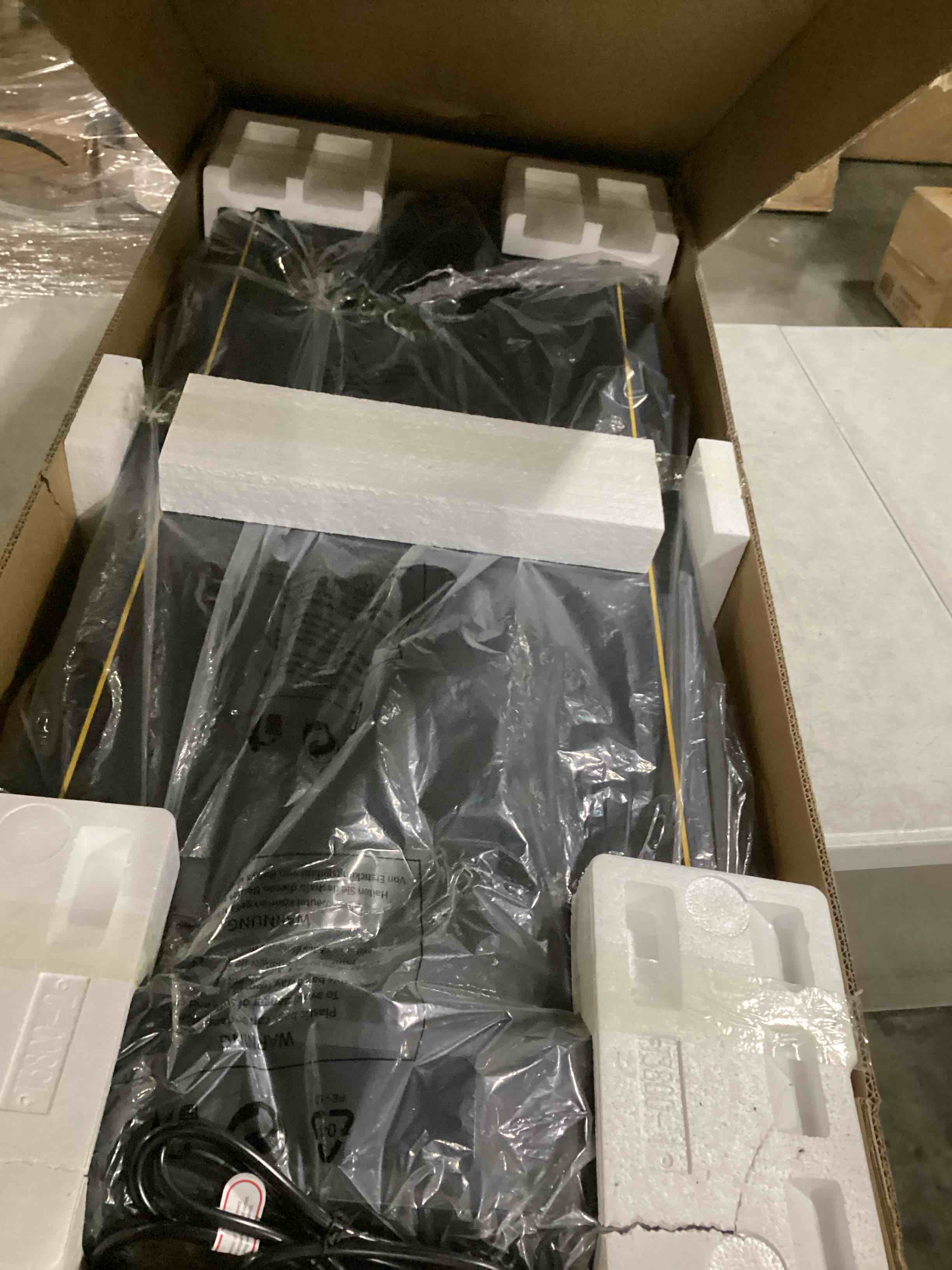 https://s3.amazonaws.com/lotting-images-prod/bidfta/RED5755806_1717165906005.jpeg