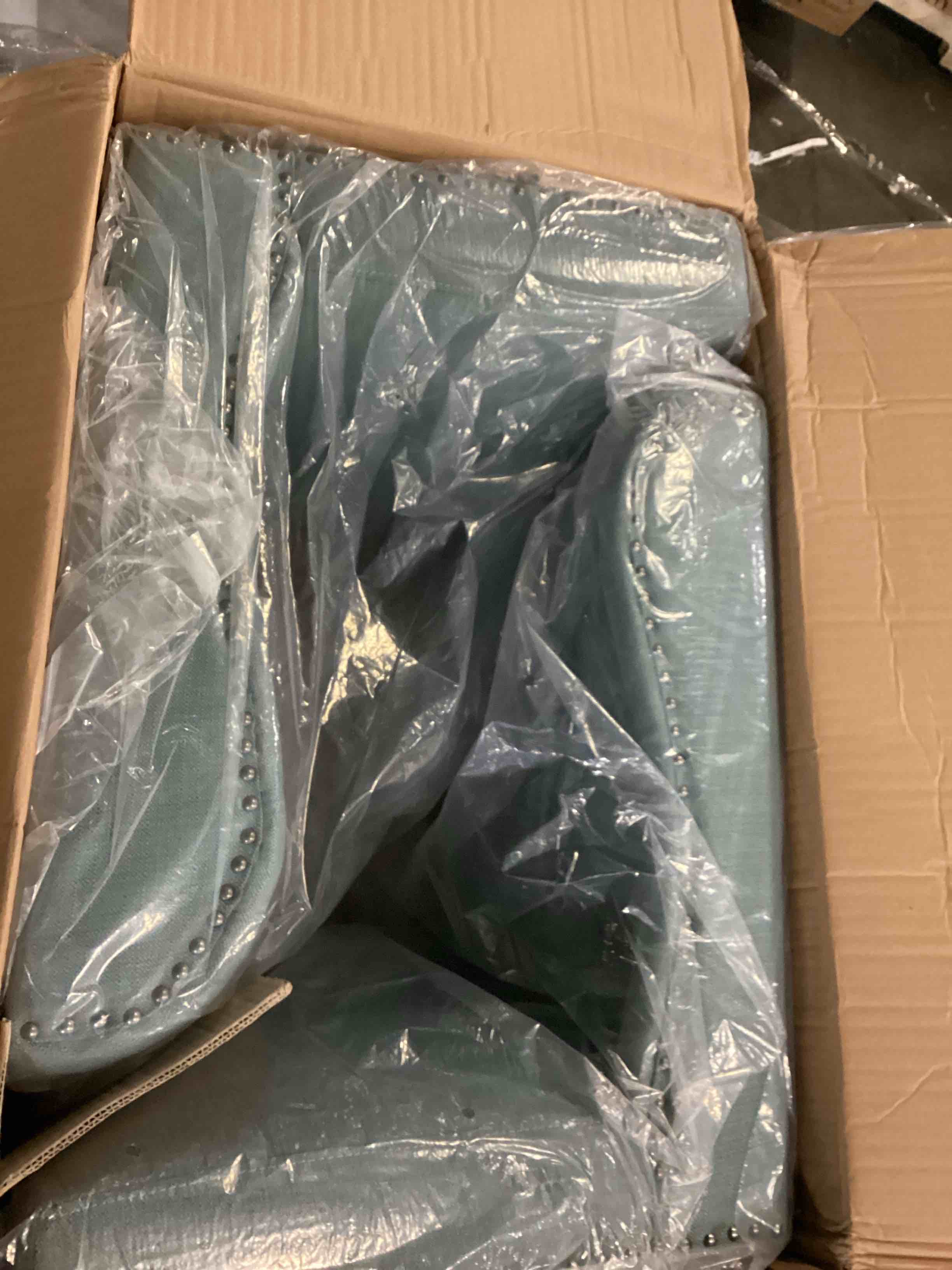 https://s3.amazonaws.com/lotting-images-prod/bidfta/RED5756296_1710856250617.jpeg