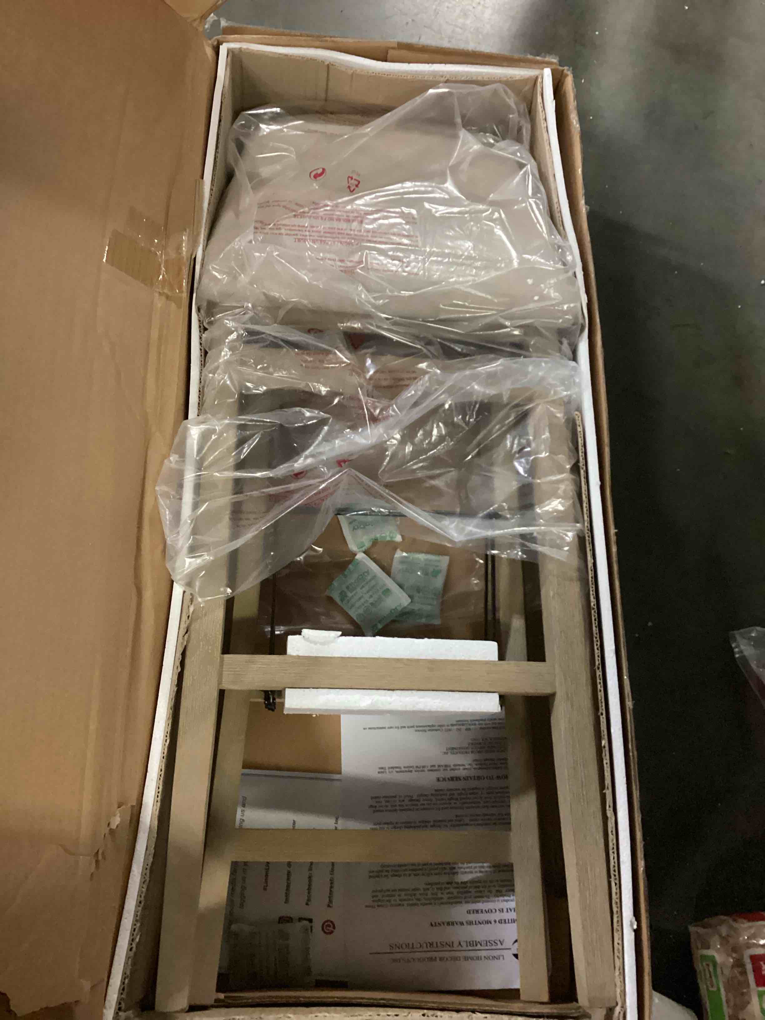 https://s3.amazonaws.com/lotting-images-prod/bidfta/RED5756324_1710863872805.jpeg
