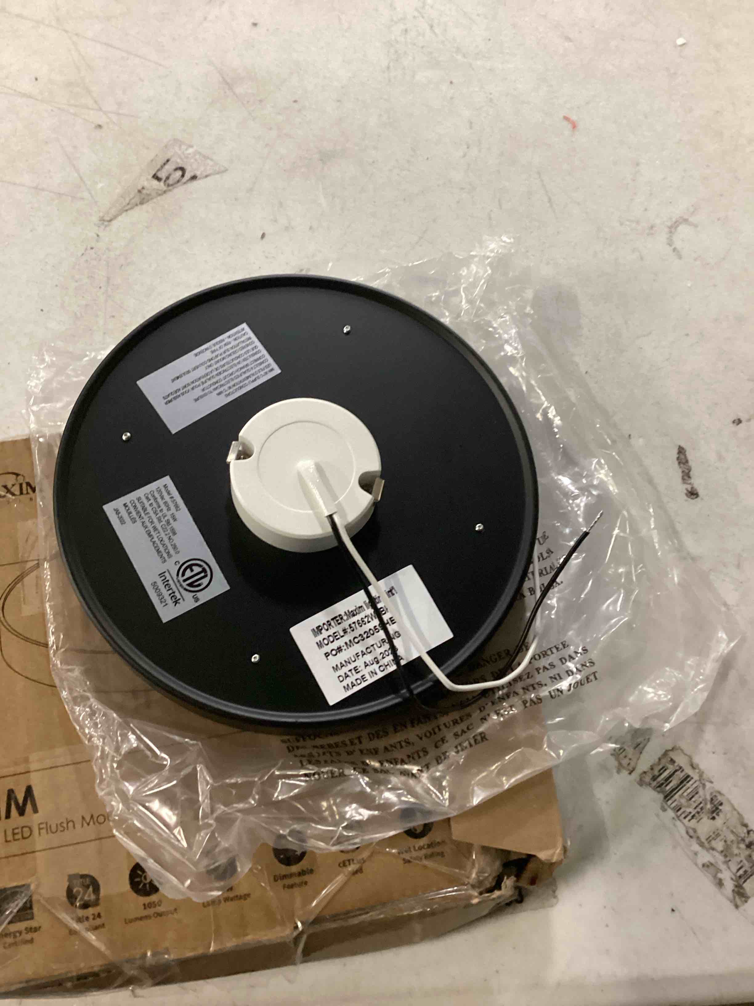 https://s3.amazonaws.com/lotting-images-prod/bidfta/RED5757018_1712164854284.jpeg
