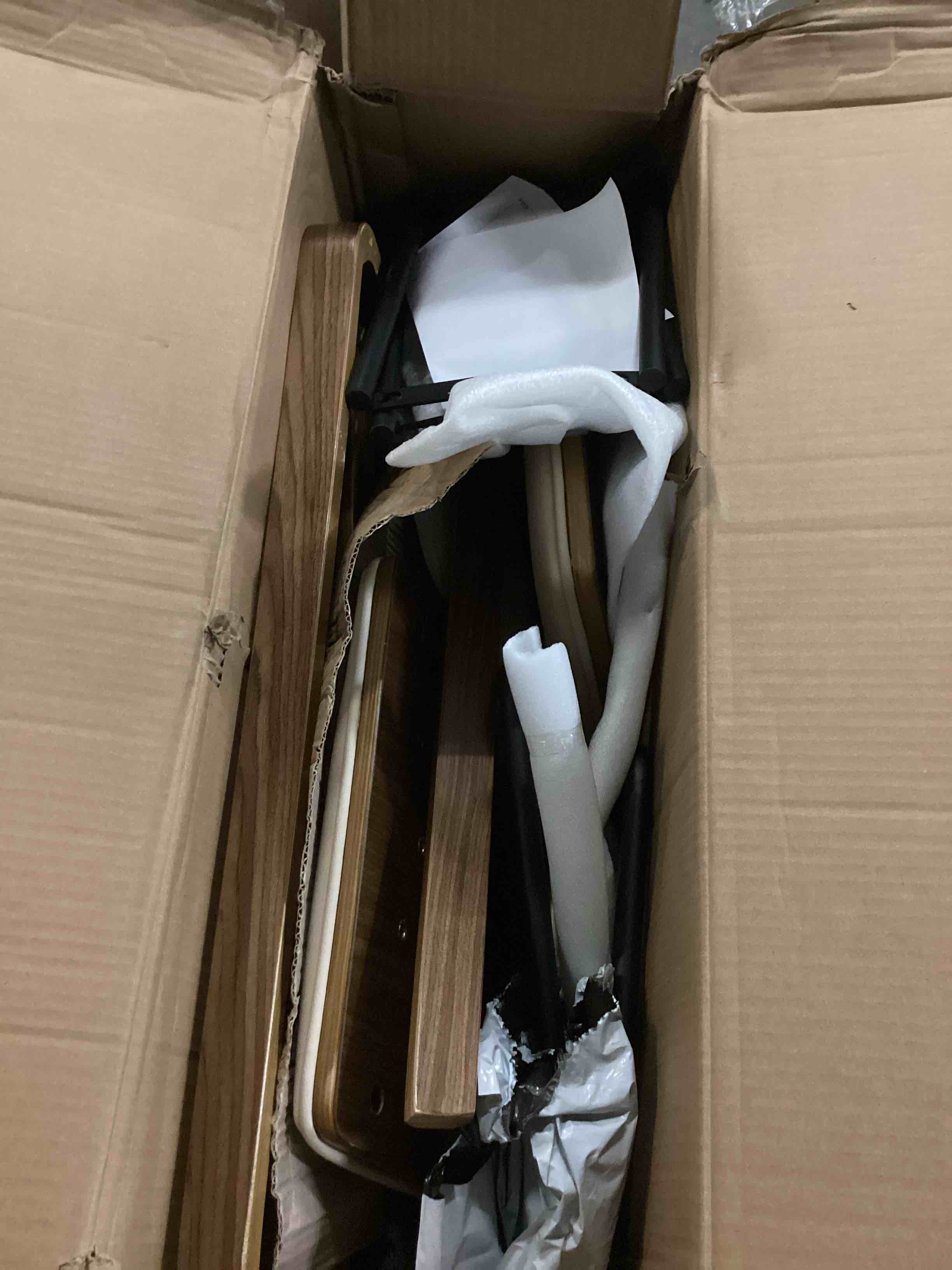 https://s3.amazonaws.com/lotting-images-prod/bidfta/RED5757104_1712248935979.jpeg