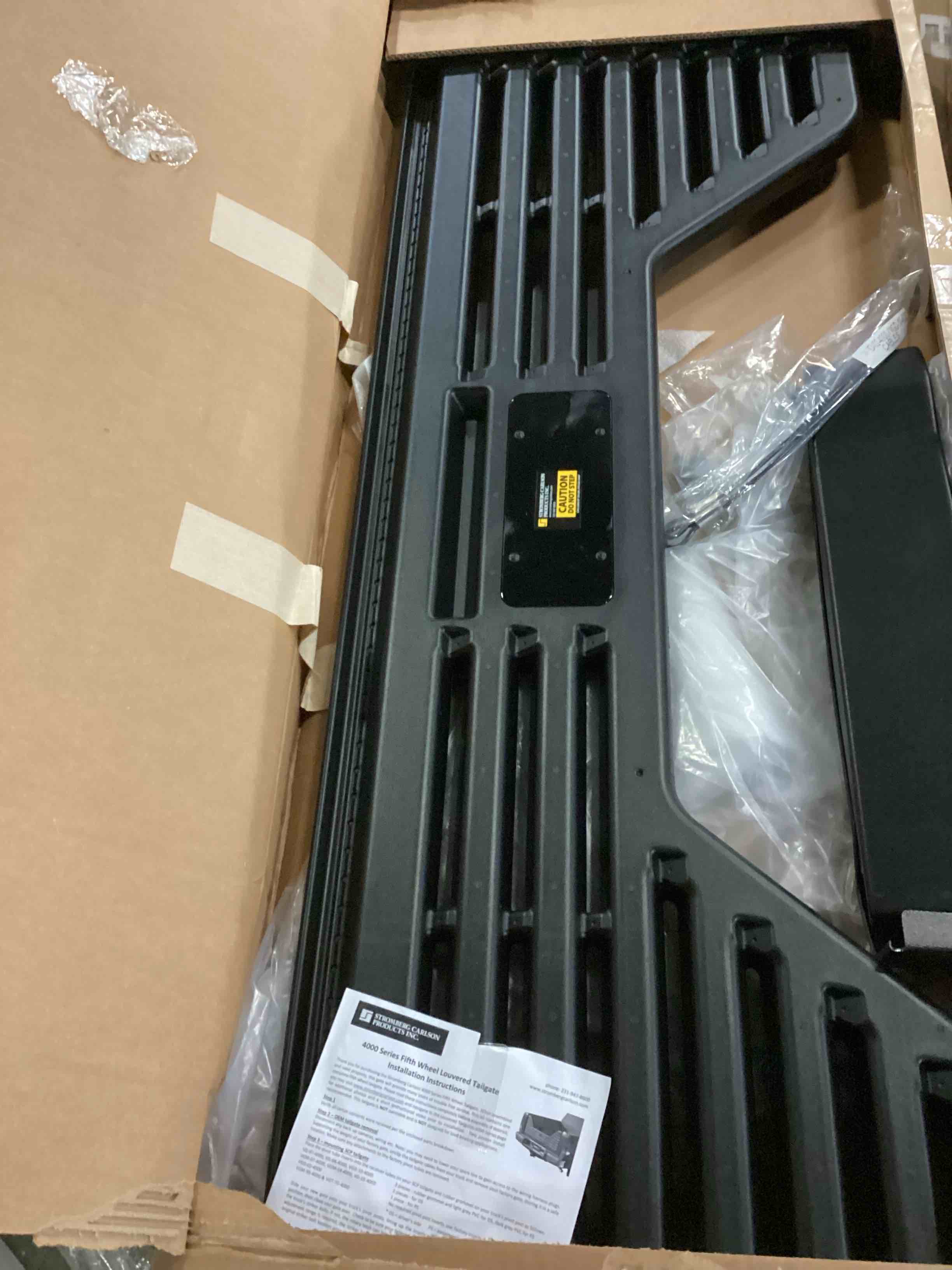 https://s3.amazonaws.com/lotting-images-prod/bidfta/RED5757143_1712322117394.jpeg