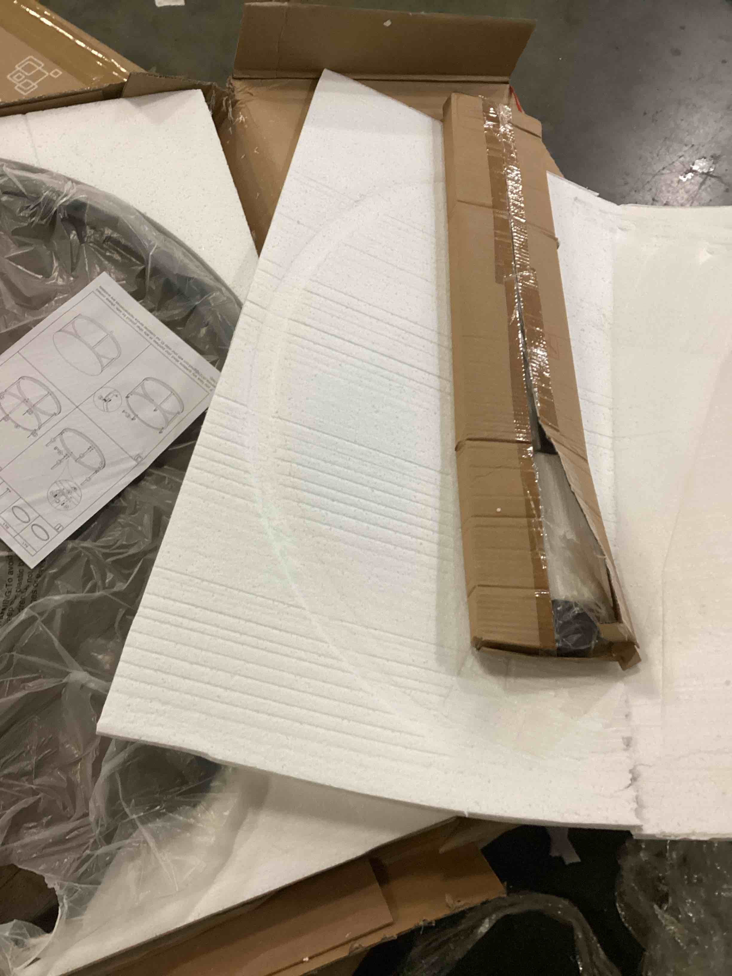 https://s3.amazonaws.com/lotting-images-prod/bidfta/RED5757146_1712323016052.jpeg