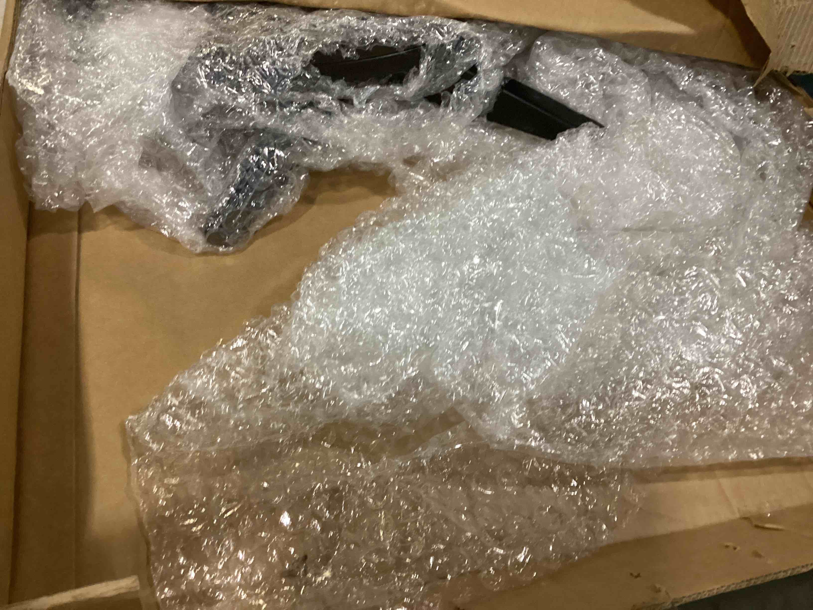 https://s3.amazonaws.com/lotting-images-prod/bidfta/RED5758628_1713202151539.jpeg