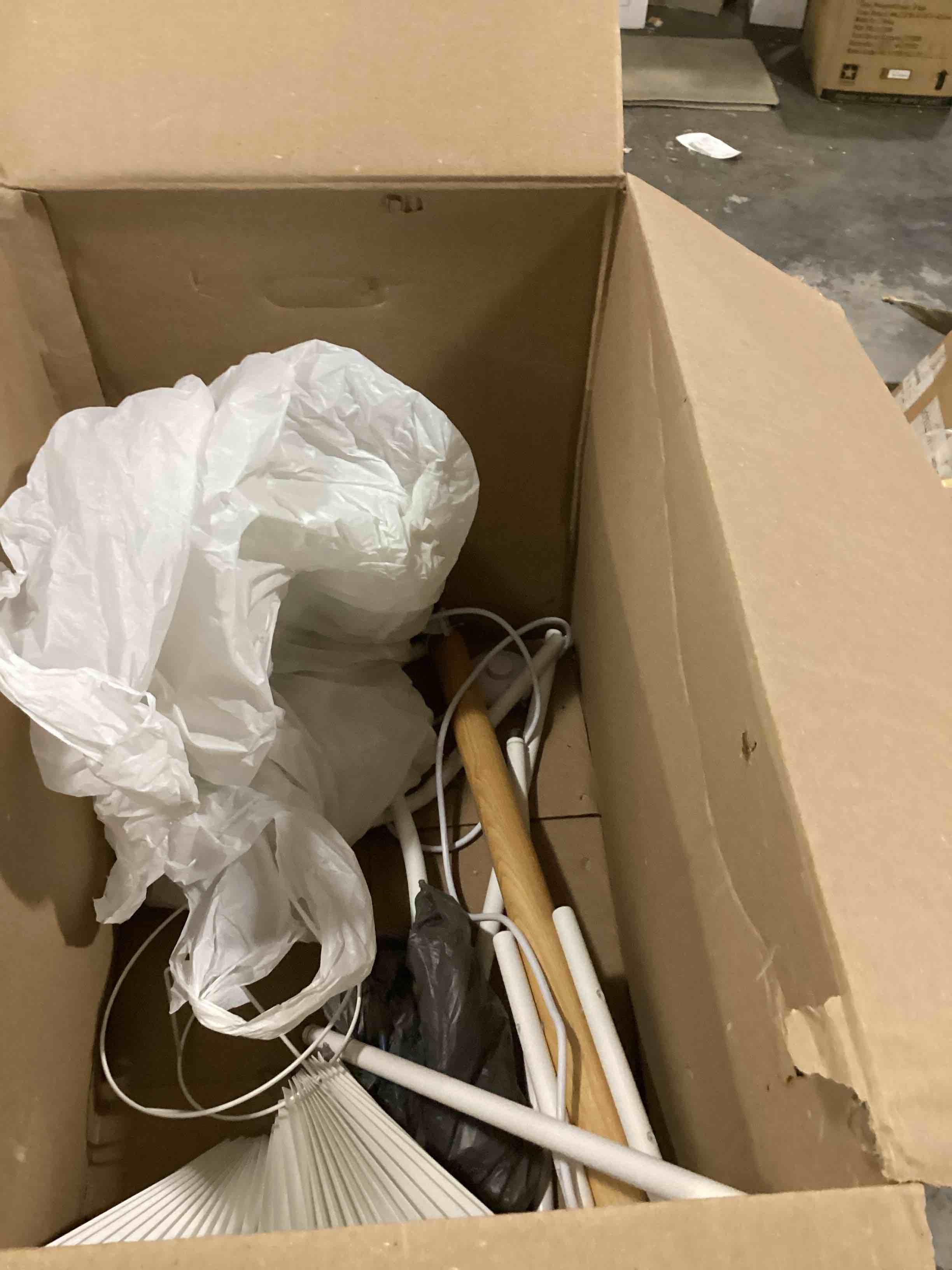 https://s3.amazonaws.com/lotting-images-prod/bidfta/RED5759276_1711552805174.jpeg