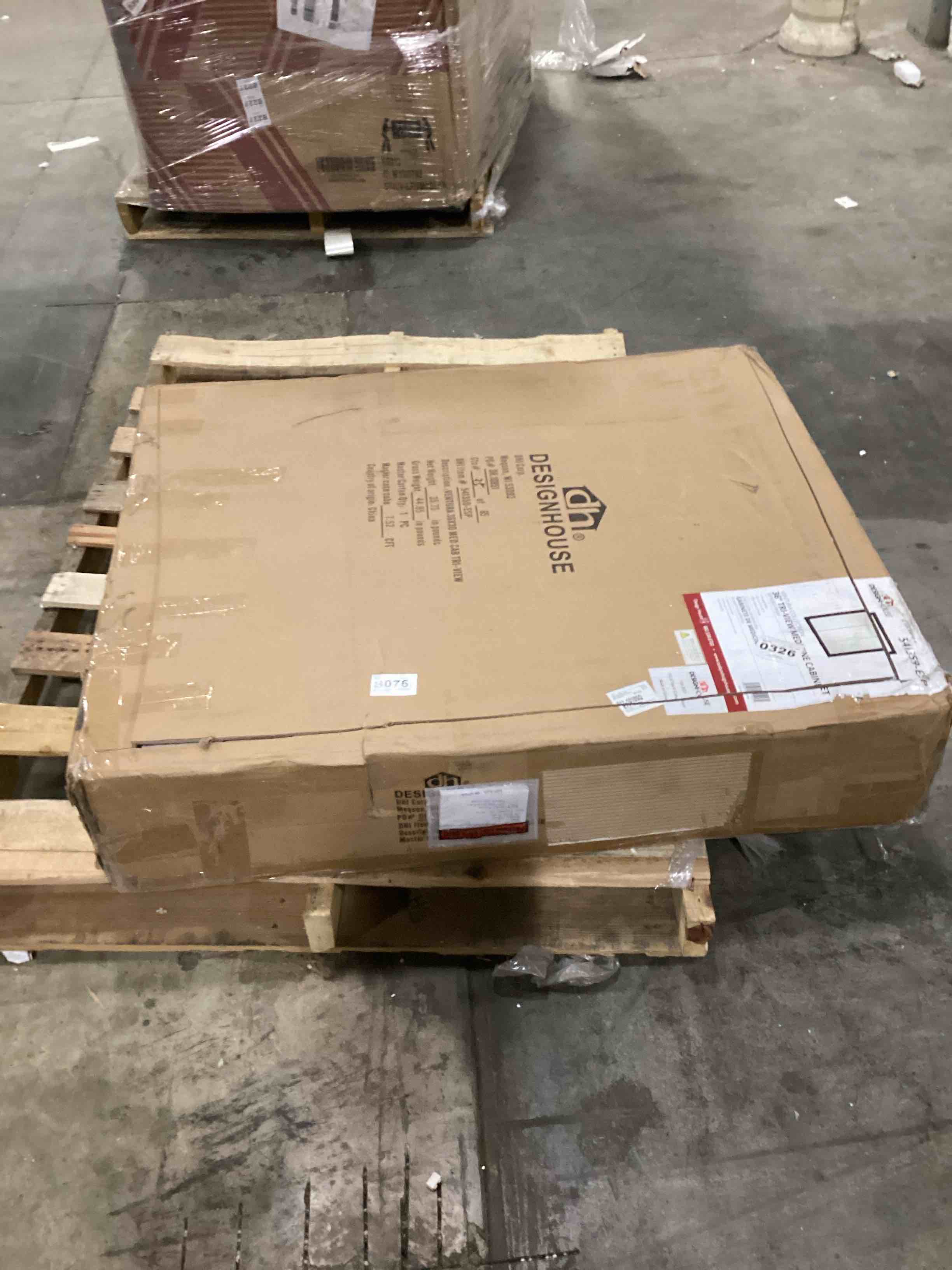 https://s3.amazonaws.com/lotting-images-prod/bidfta/RED5759354_1711725777636.jpeg